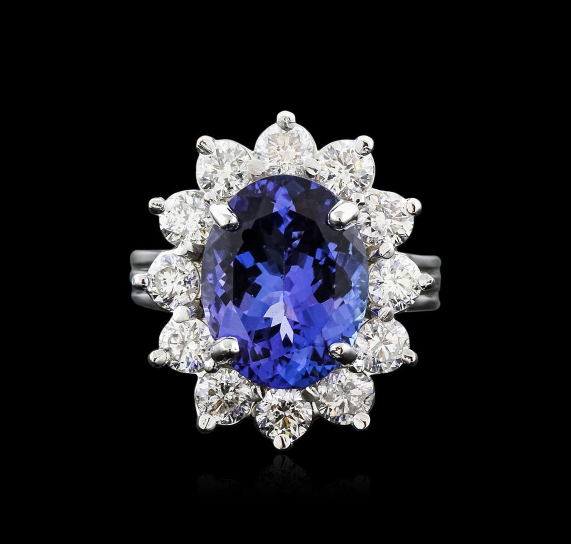 14KT White Gold 6.57ct Tanzanite and Diamond Ring - Image 2 of 4