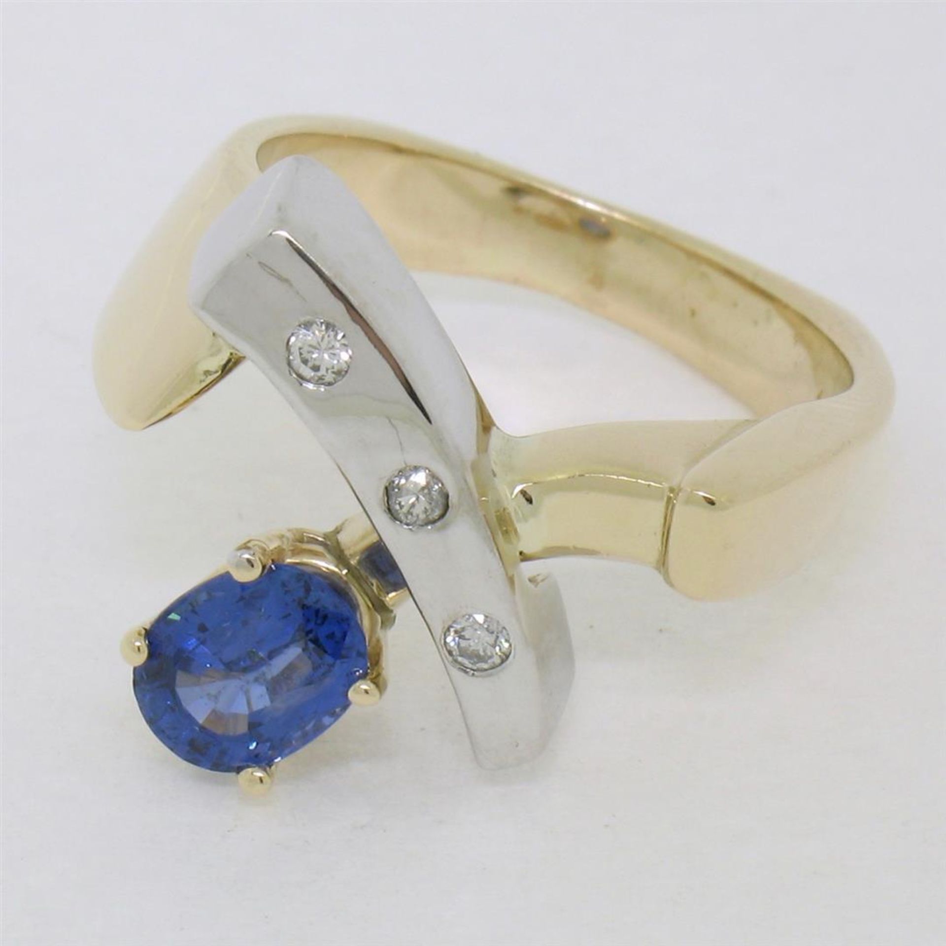 Two Tone 14K Gold 0.98ctw QUALITY Sapphire Solitaire Ring w/ 3 Diamond Accents