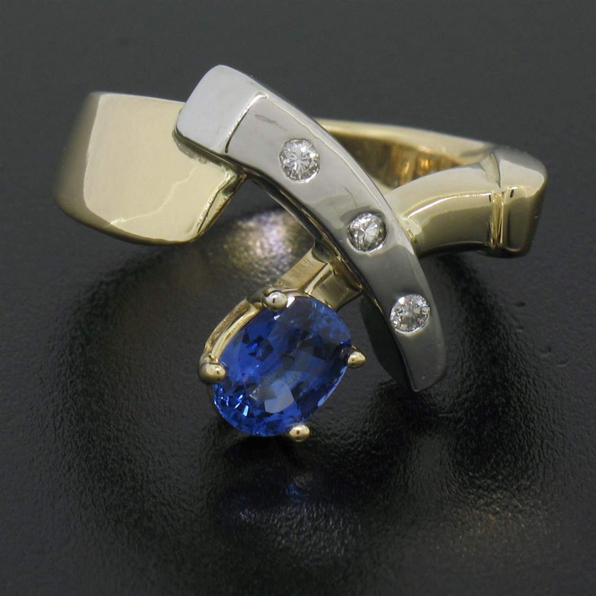 Two Tone 14K Gold 0.98ctw QUALITY Sapphire Solitaire Ring w/ 3 Diamond Accents - Image 5 of 7