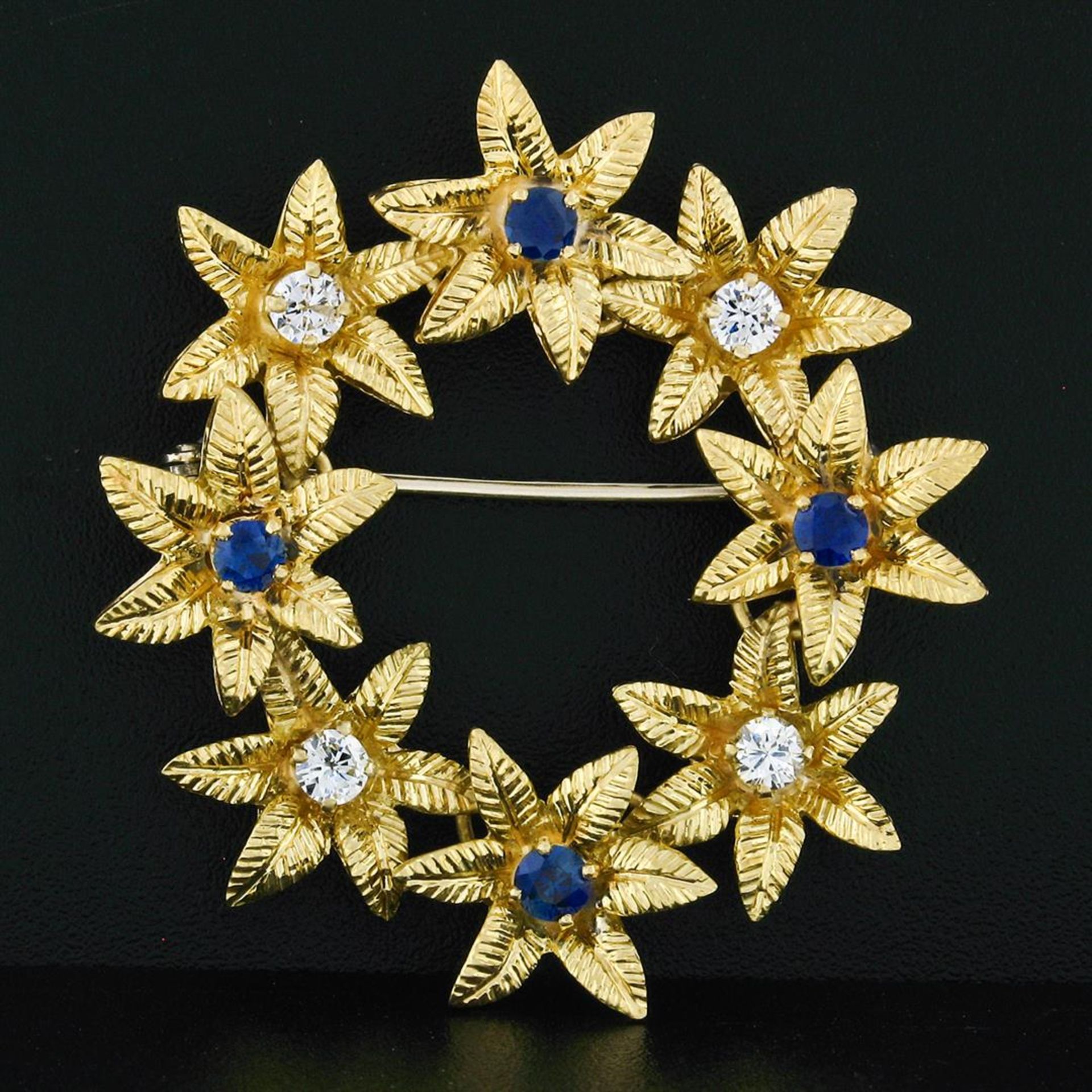 Vintage 18k Gold 1.19ct Brilliant Sapphire & Diamond Etched Flower Wreath Brooch - Image 2 of 7