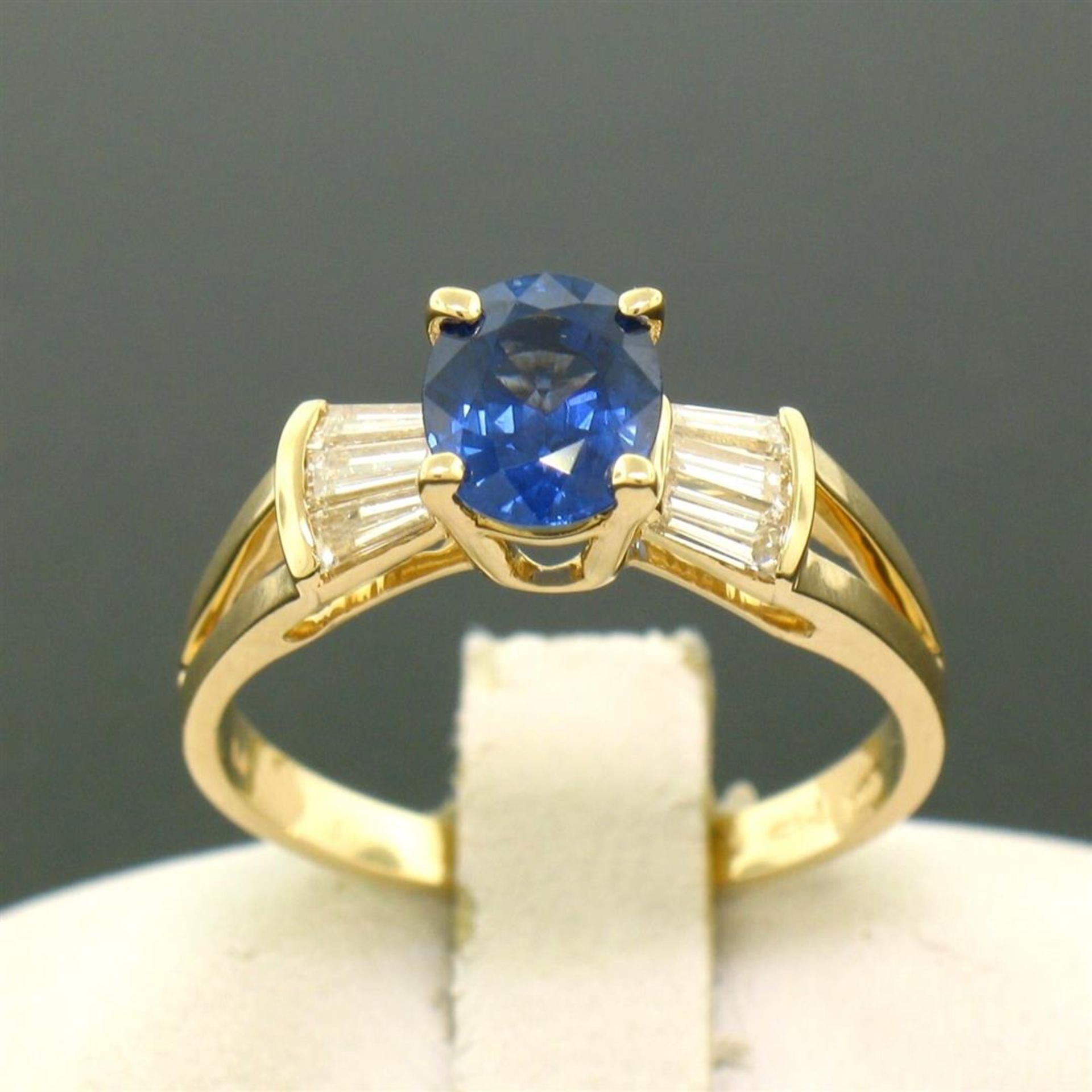 14k Yellow Gold ROYAL BLUE Sapphire Solitaire Ring Fine Baguette Diamond Accents - Image 2 of 9