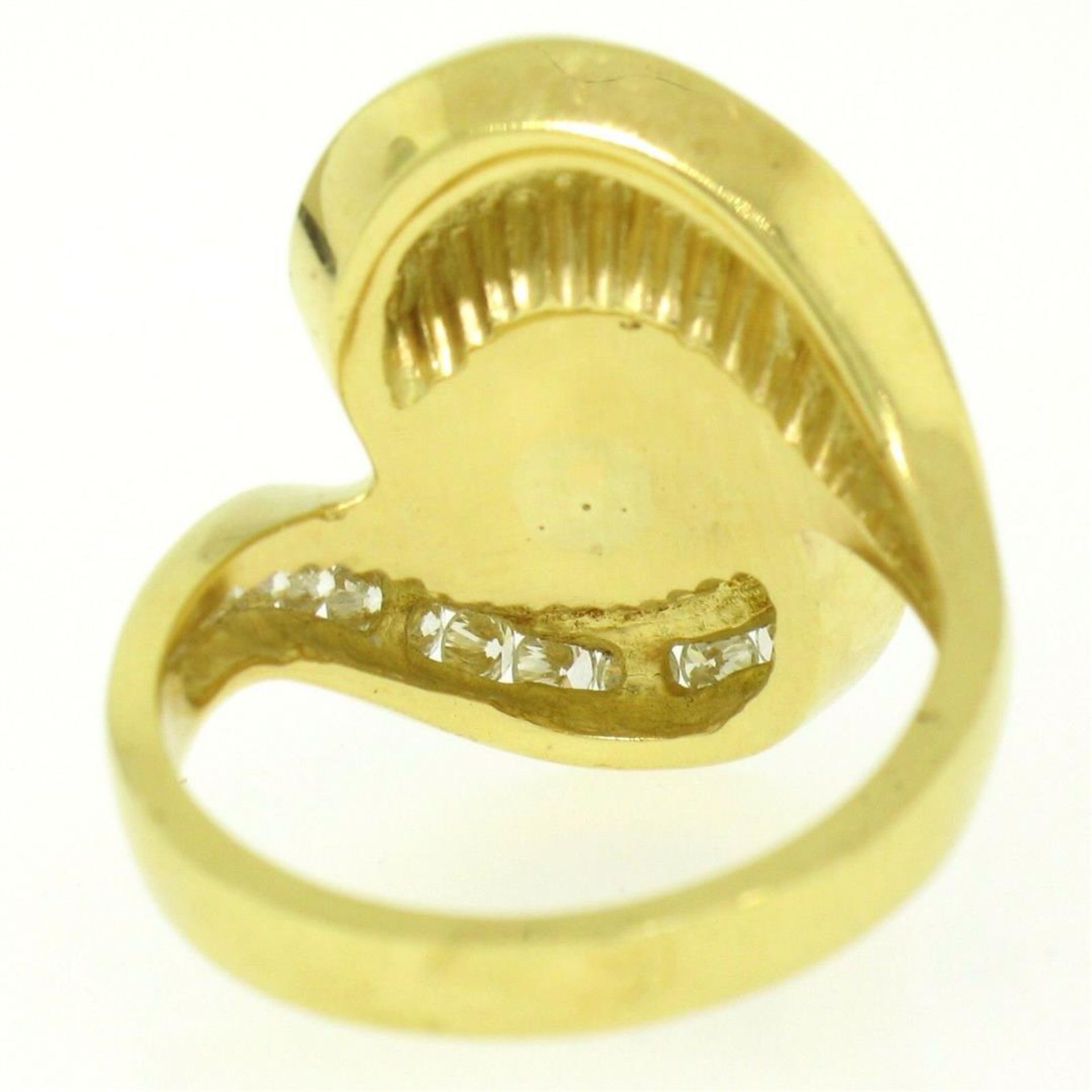 Large 18k Yellow Gold 10.6mm Round White Pearl Solitaire & Diamond Cocktail Ring - Image 5 of 8