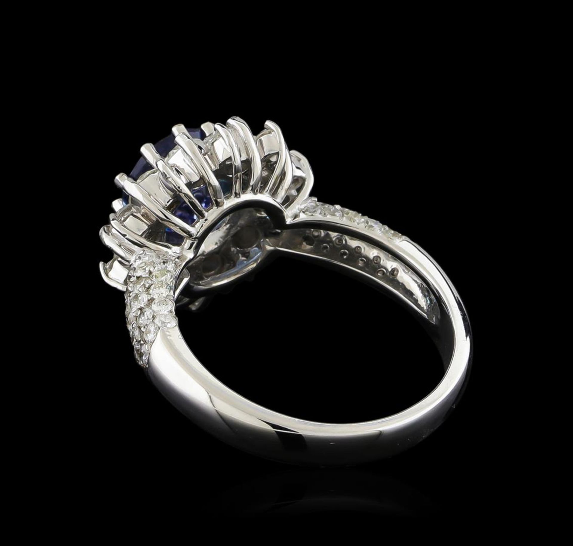 14KT White Gold 1.67ct Tanzanite and Diamond Ring - Image 3 of 5