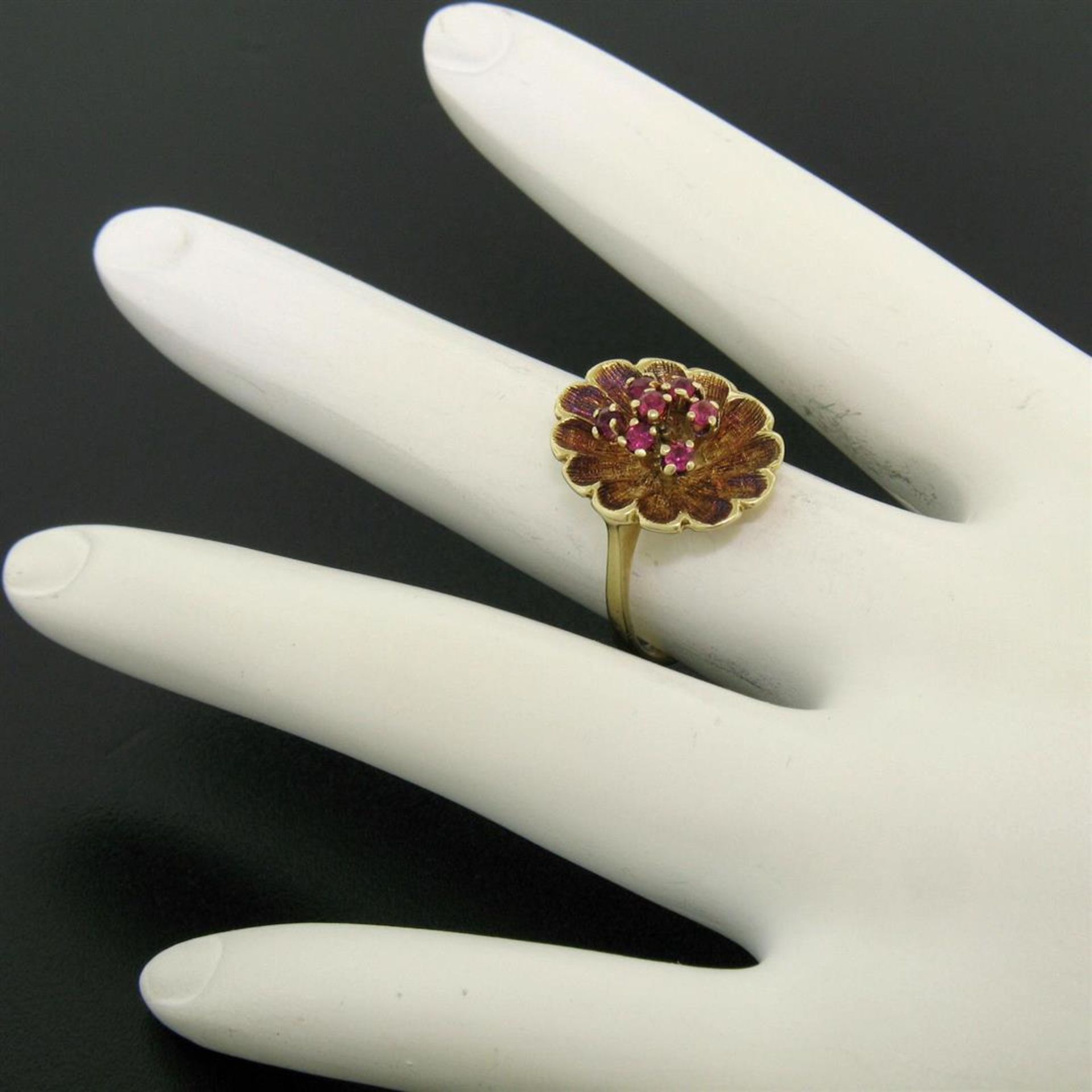 Vintage 14k Yellow Gold 0.25ctw Round Ruby Cluster Brushed Texture Flower Ring - Image 7 of 8