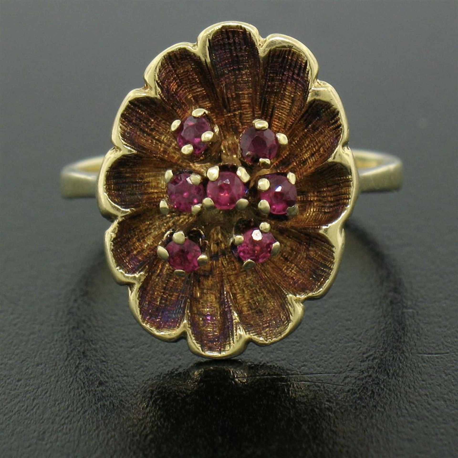 Vintage 14k Yellow Gold 0.25ctw Round Ruby Cluster Brushed Texture Flower Ring - Image 6 of 8