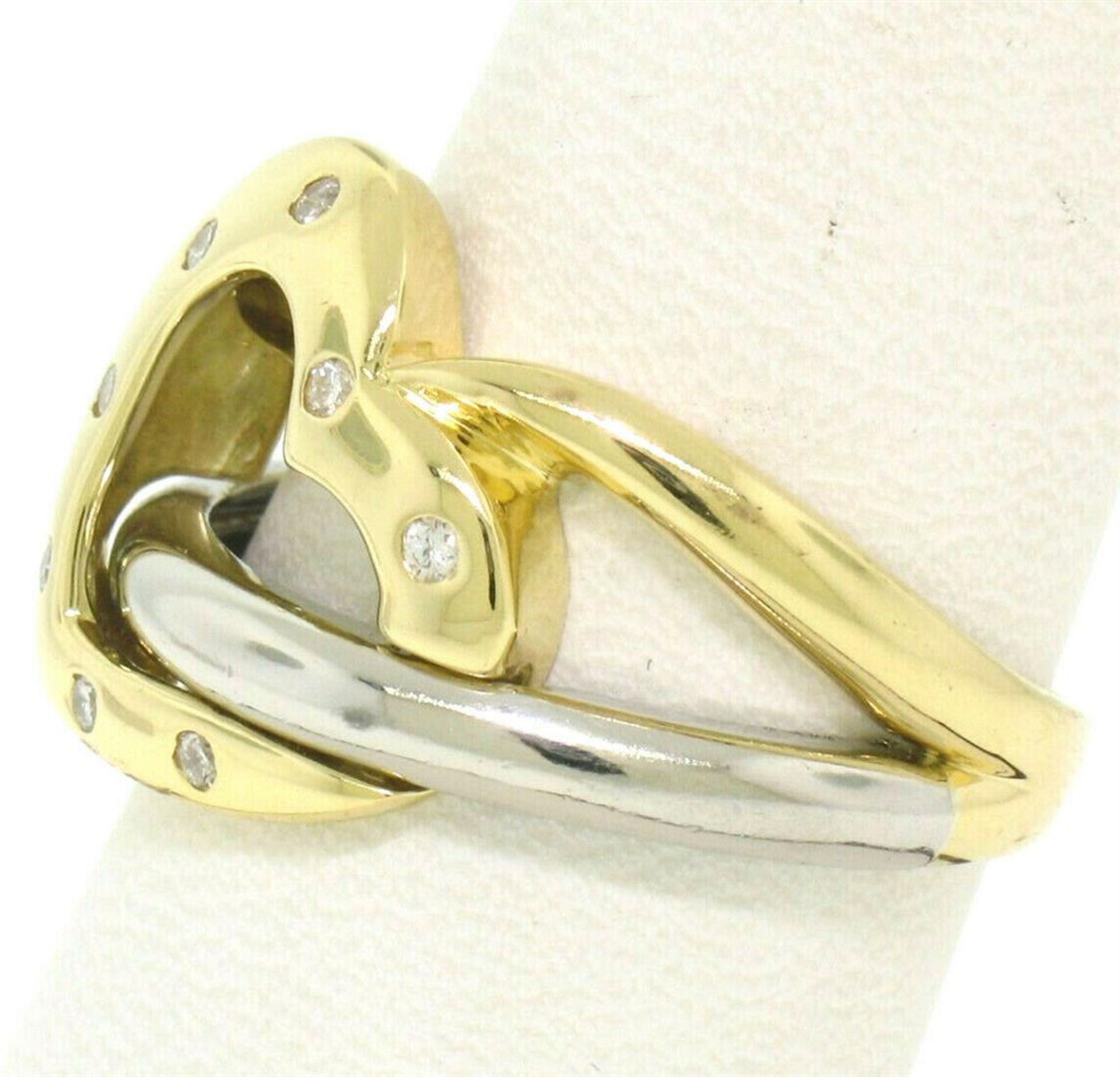 Estate 18k Two Tone Gold 0.12ctw Round Cut Diamond Open Interlocking Heart Ring - Image 2 of 6