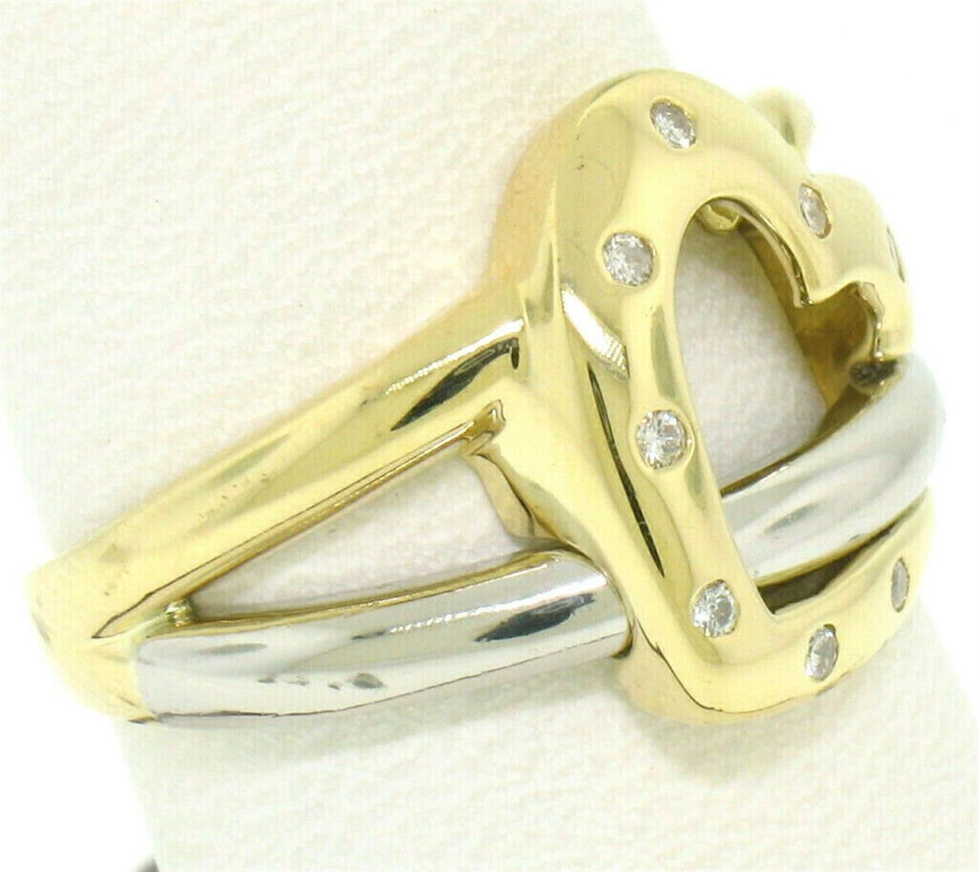 Estate 18k Two Tone Gold 0.12ctw Round Cut Diamond Open Interlocking Heart Ring - Image 3 of 6