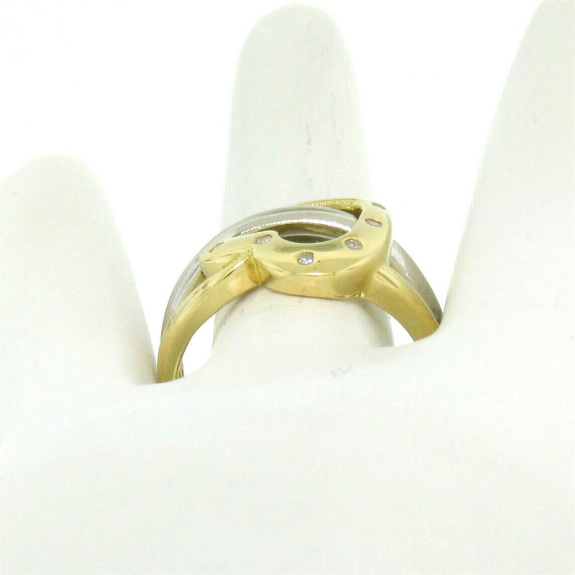 Estate 18k Two Tone Gold 0.12ctw Round Cut Diamond Open Interlocking Heart Ring - Image 4 of 6