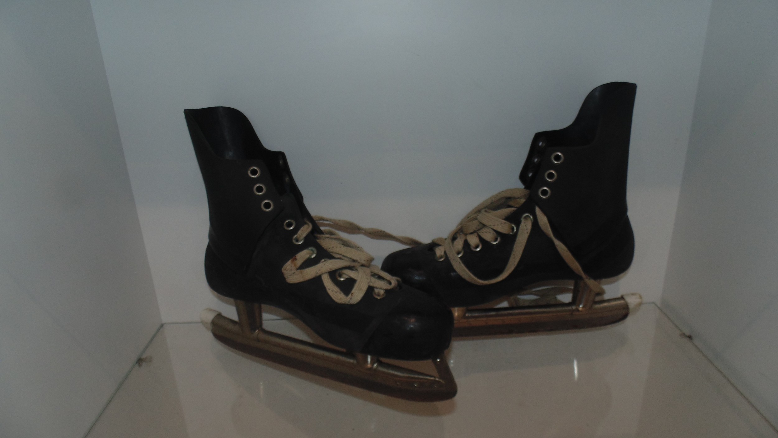 M.K Ice skates made in sheffield Size 10 - Image 2 of 2