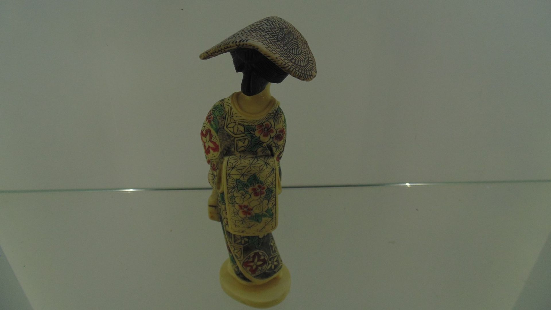 2 Resin oriental ladies - Image 2 of 6