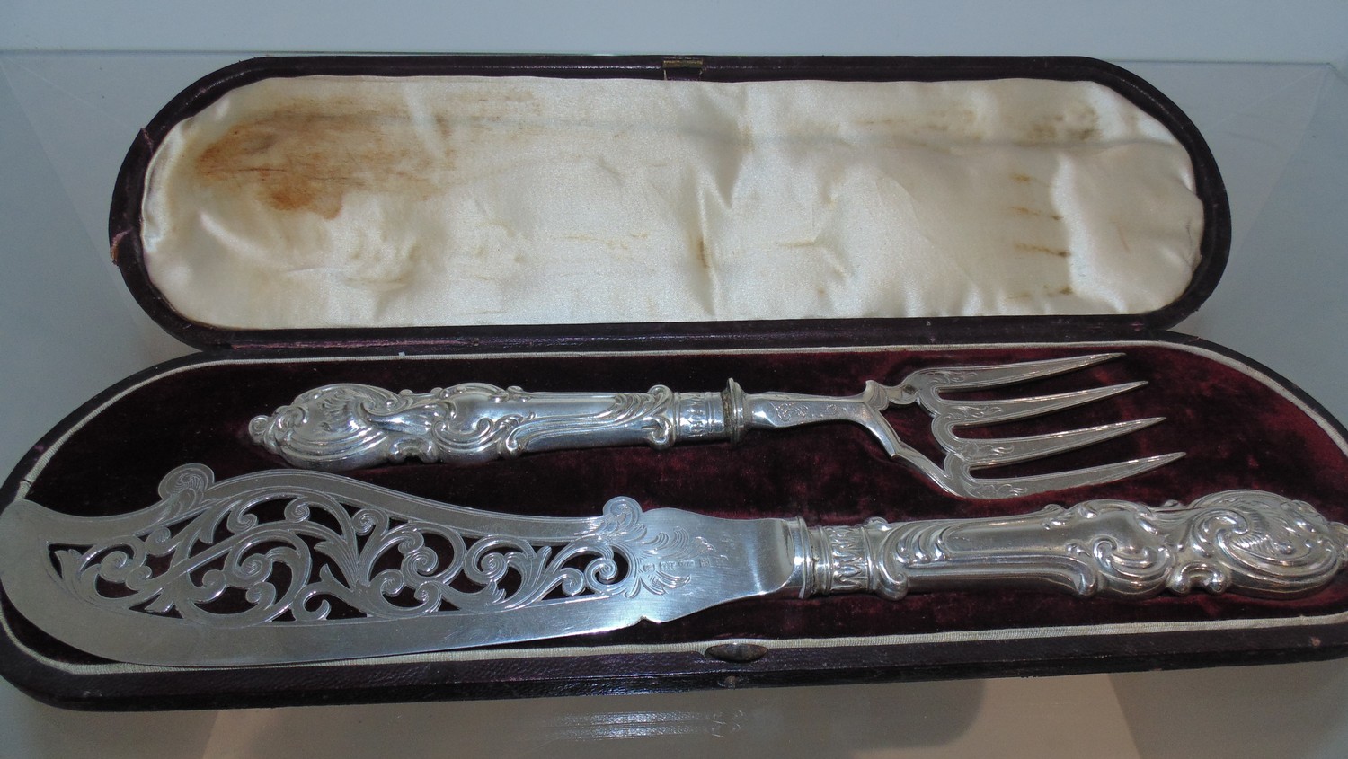 Cake knife and fork in leather bound display case - Image 2 of 3
