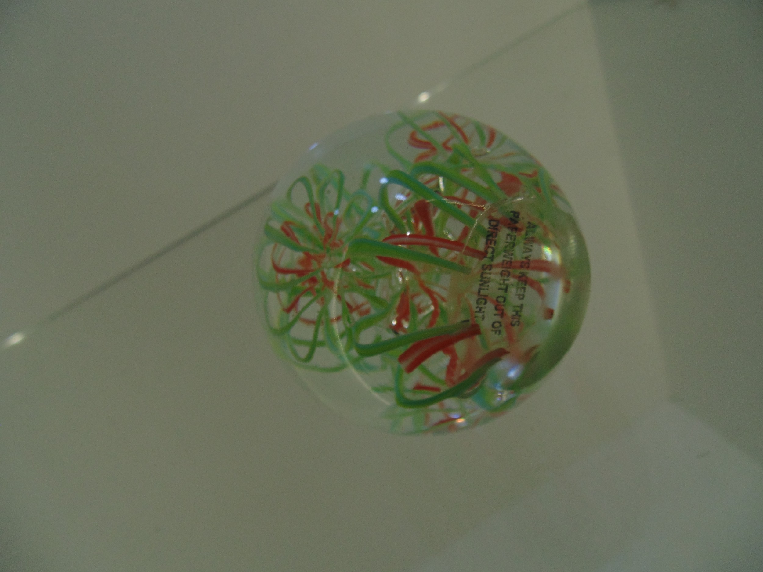 Glass green and red paperweight - Image 3 of 3
