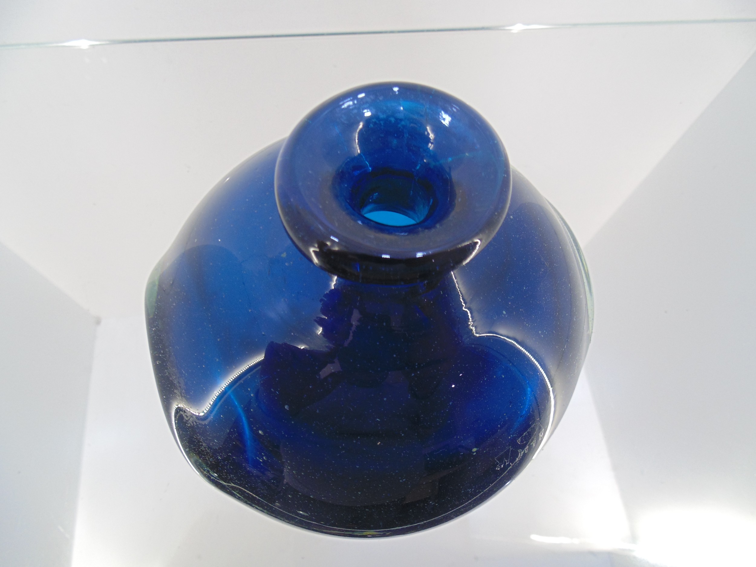 Blue Glass paperweight Vase - Image 3 of 3