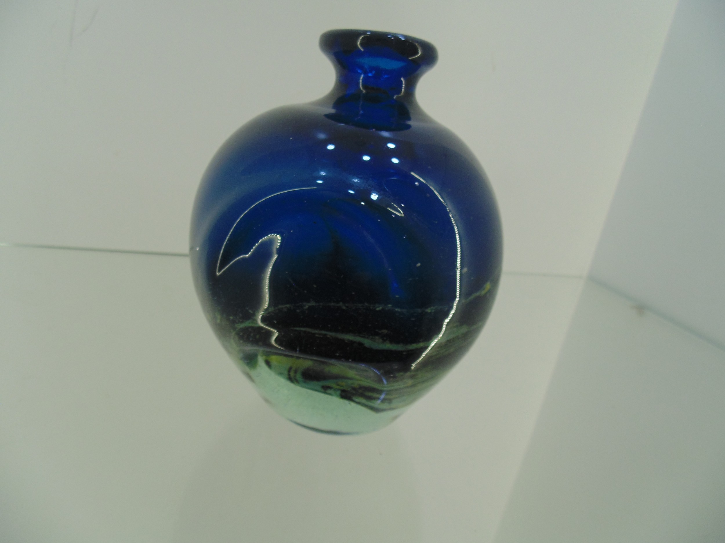 Blue Glass paperweight Vase - Image 2 of 3