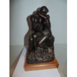 Bronzed statue depicting lovers