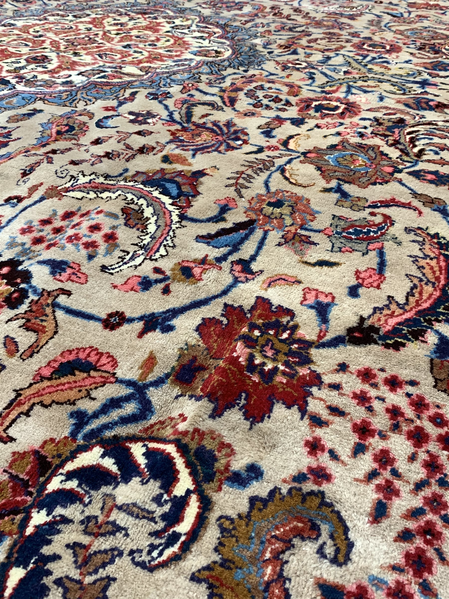 Persian Meimeh ground carpet - Image 3 of 3