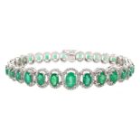 18ct gold graduating oval emerald bracelet