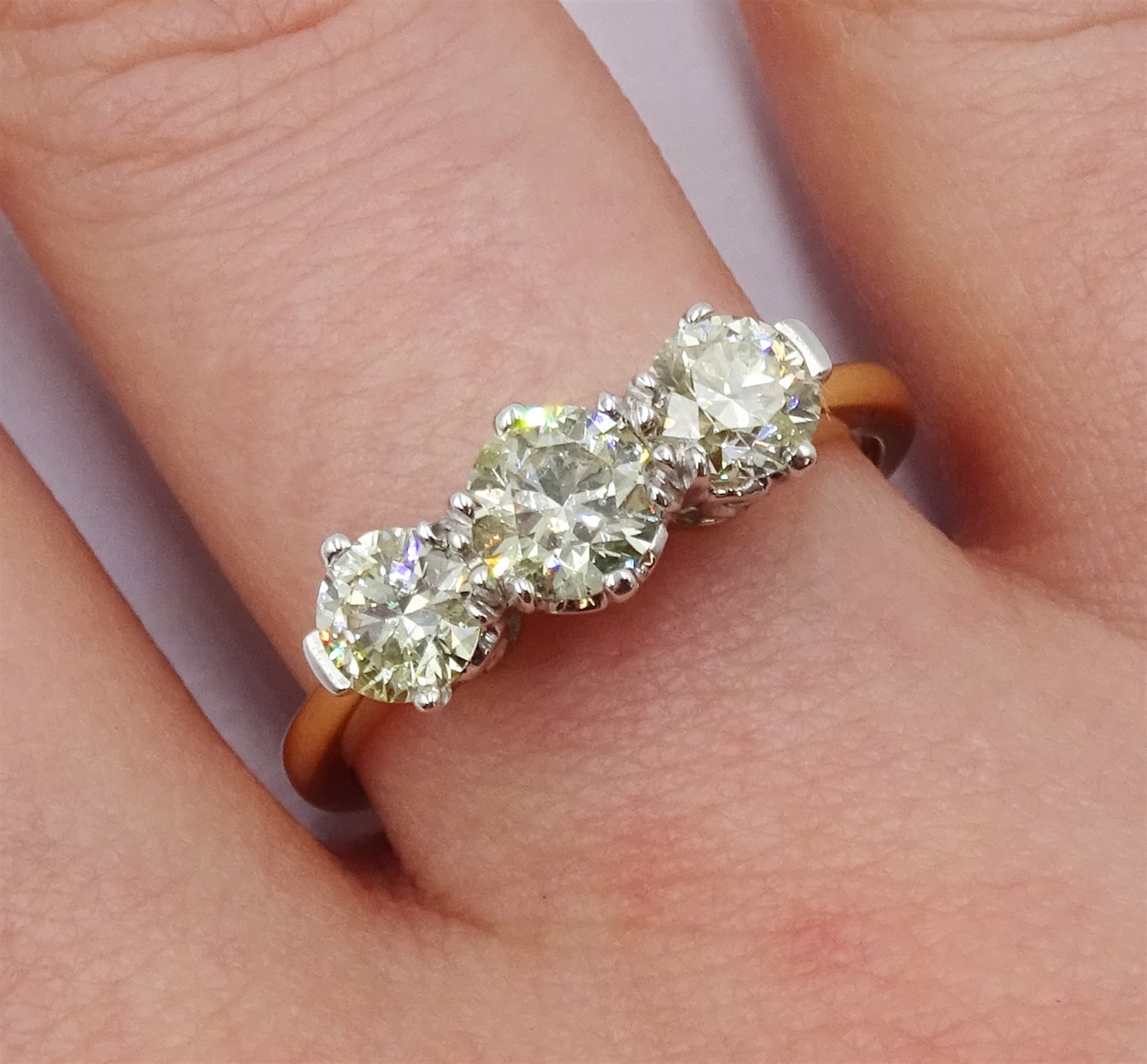 18ct white and yellow gold three stone diamond ring - Image 2 of 7