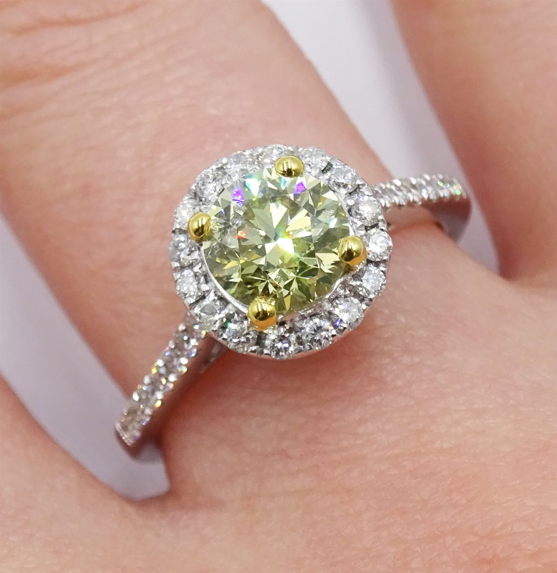 18ct white gold diamond halo ring - Image 2 of 6