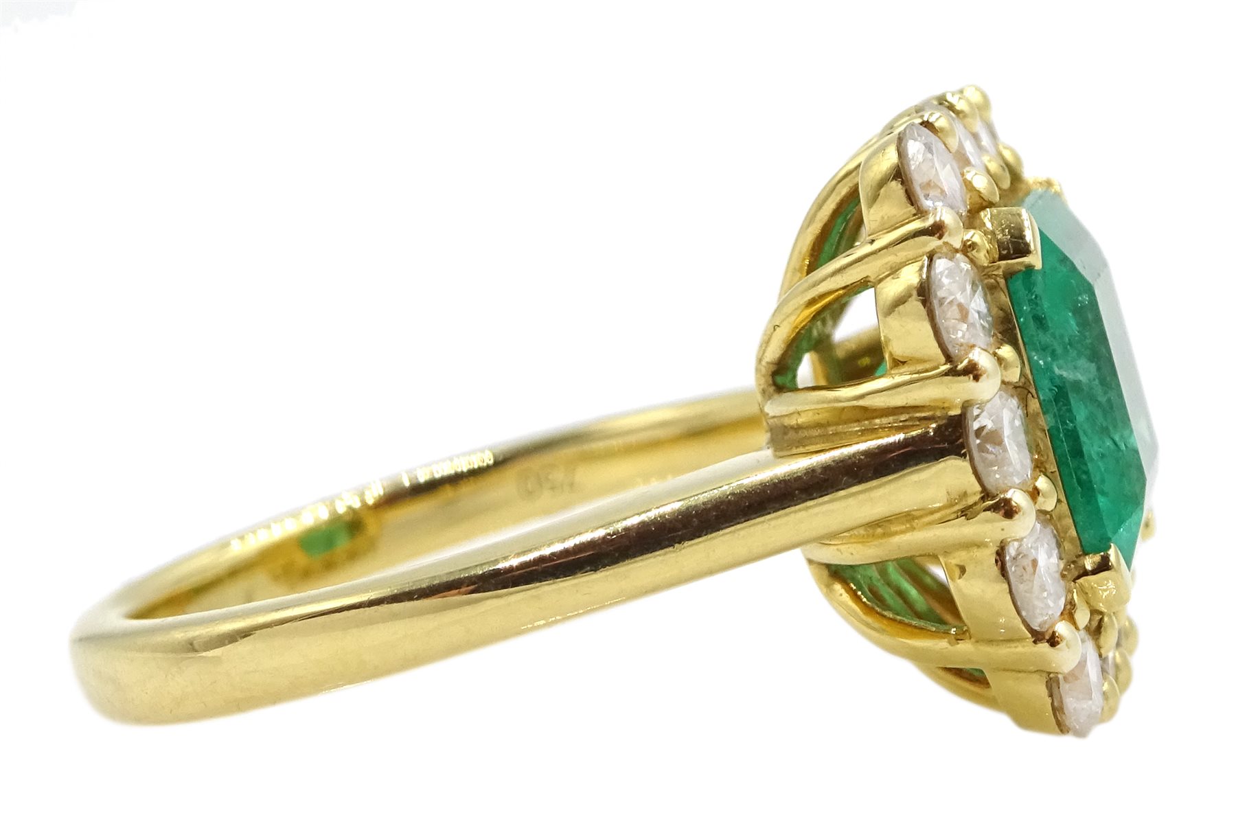 18ct gold emerald and diamond cluster ring - Image 4 of 6