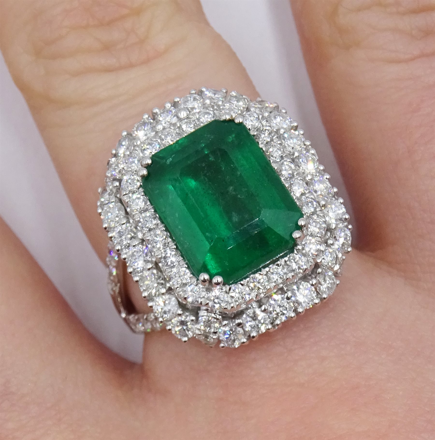 18ct white gold emerald and double halo diamond cluster ring - Image 2 of 7