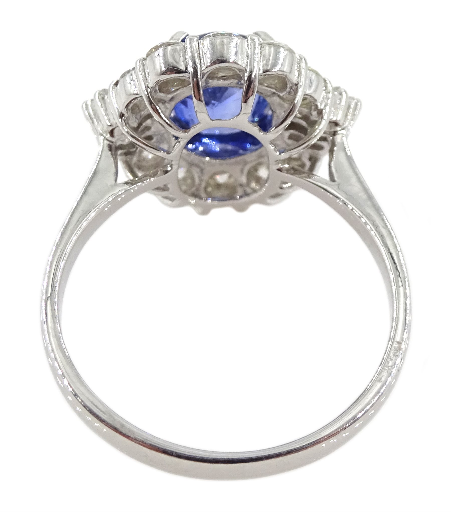 18ct white gold sapphire and diamond cluster ring - Image 5 of 5