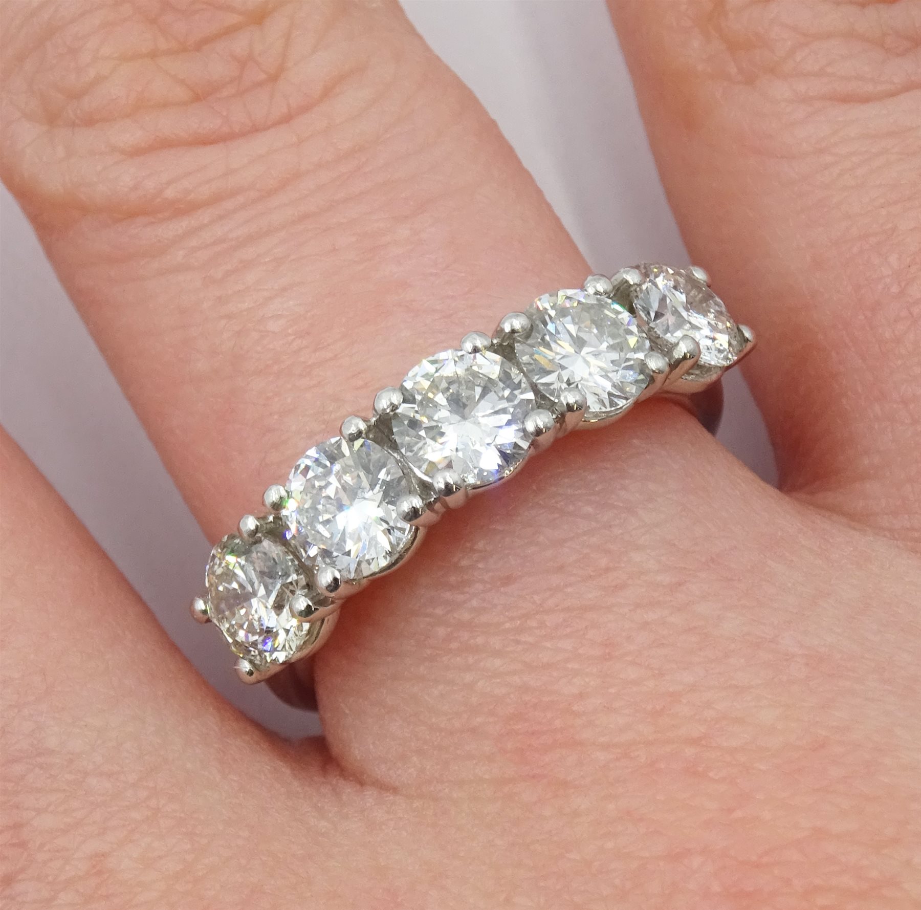 Platinum five stone round brilliant cut diamond ring - Image 2 of 5