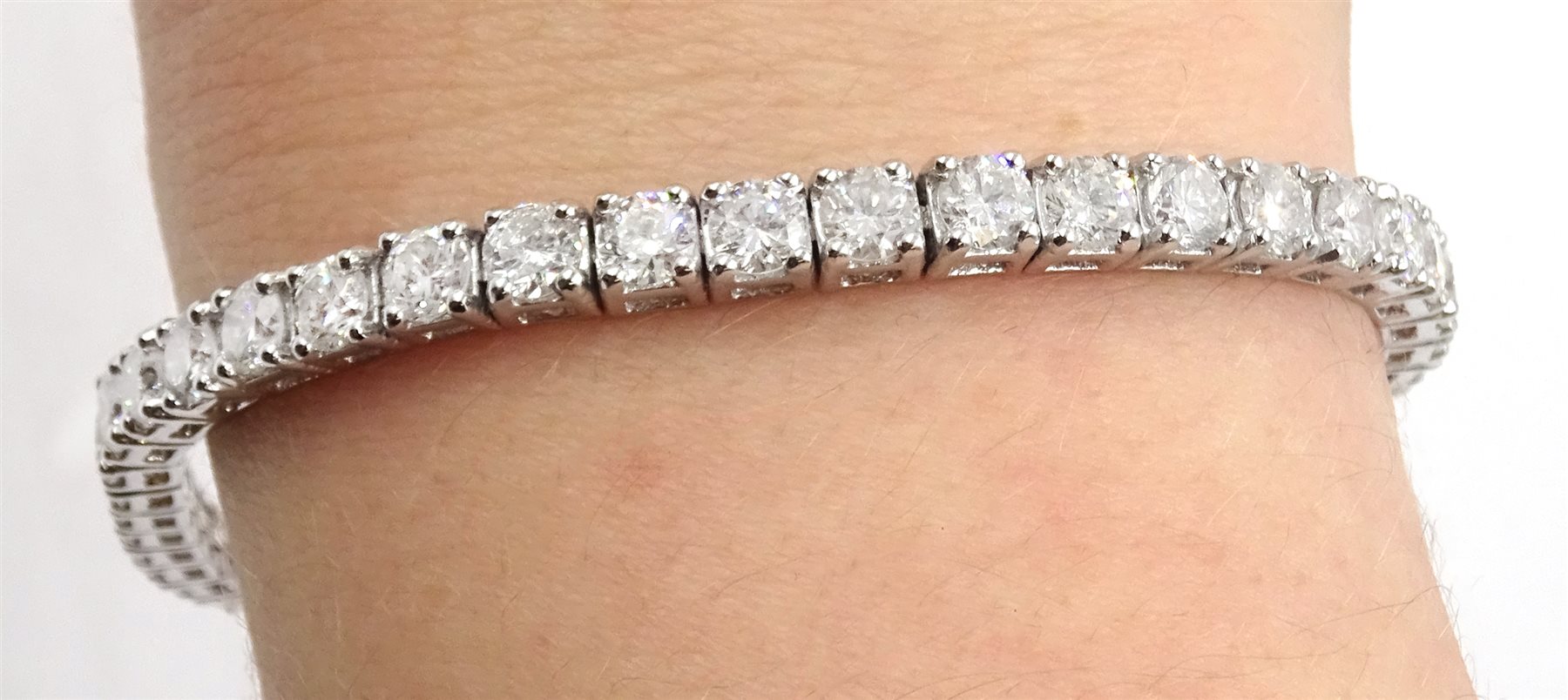 White gold round brilliant cut diamond line bracelet - Image 2 of 5