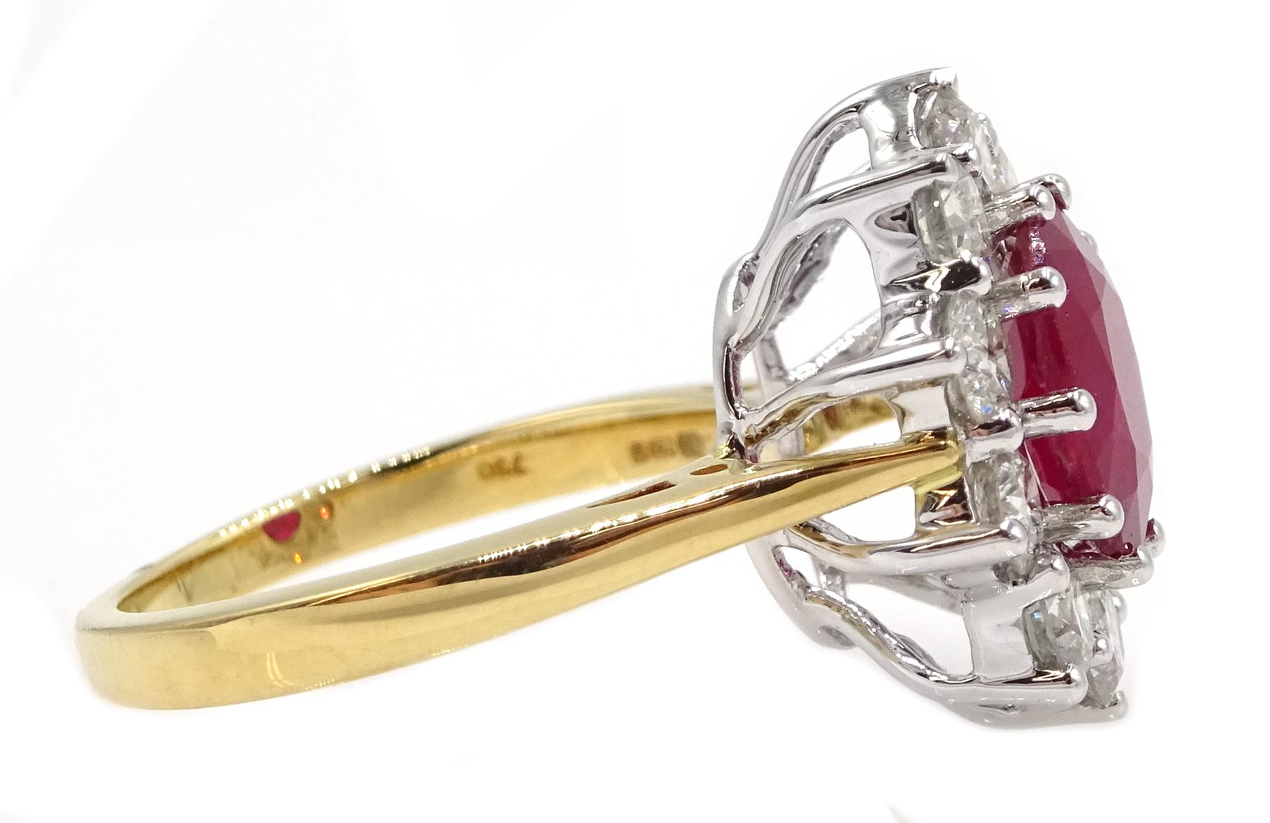 18ct gold oval ruby and round brilliant cut diamond cluster ring - Image 4 of 5