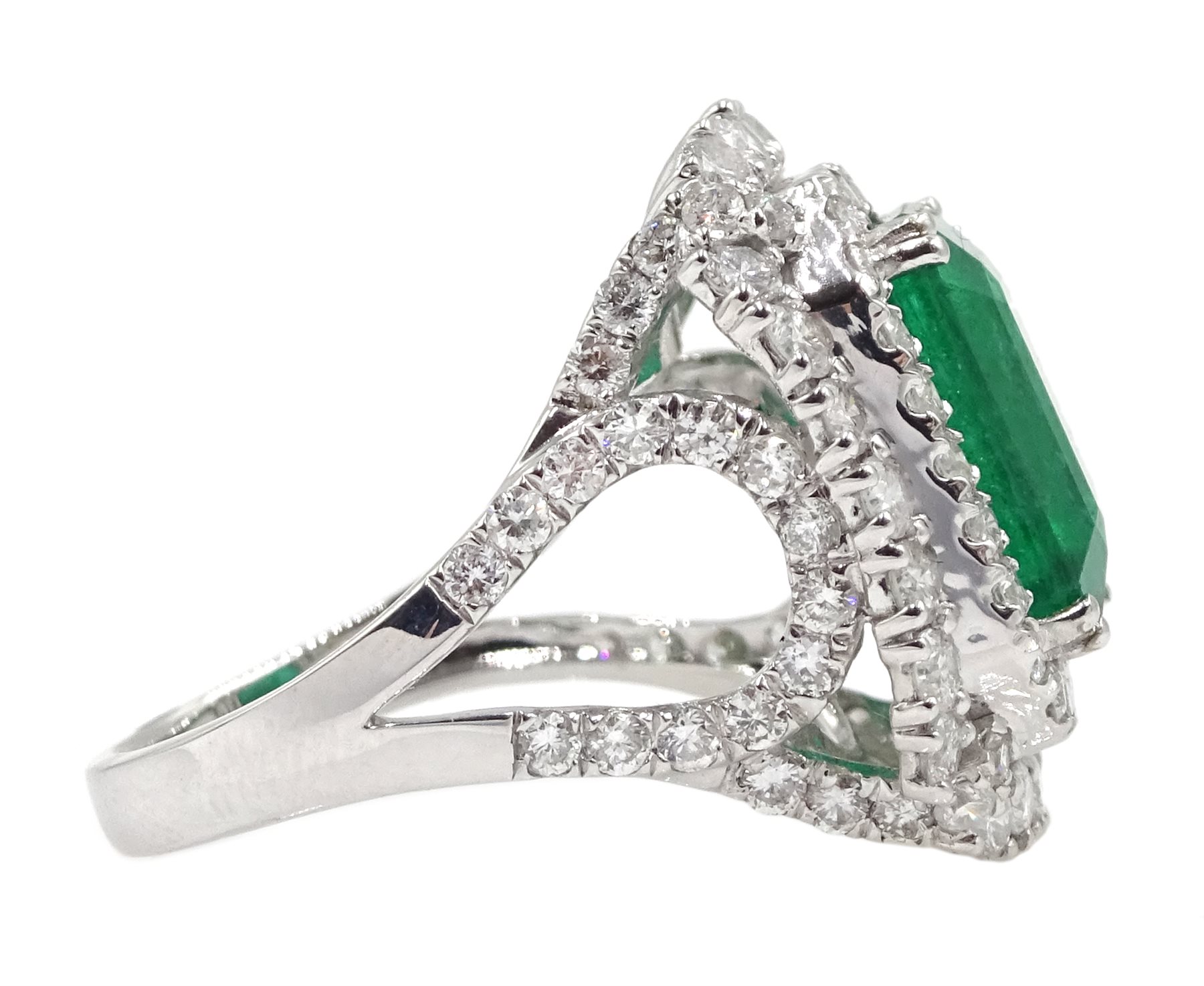 18ct white gold emerald and double halo diamond cluster ring - Image 5 of 7