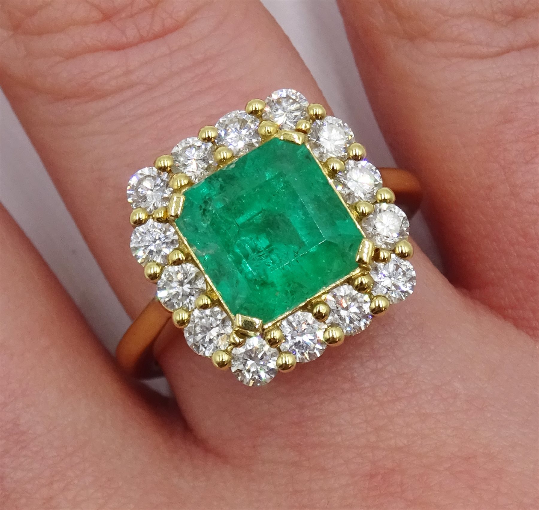 18ct gold emerald and diamond cluster ring - Image 2 of 6