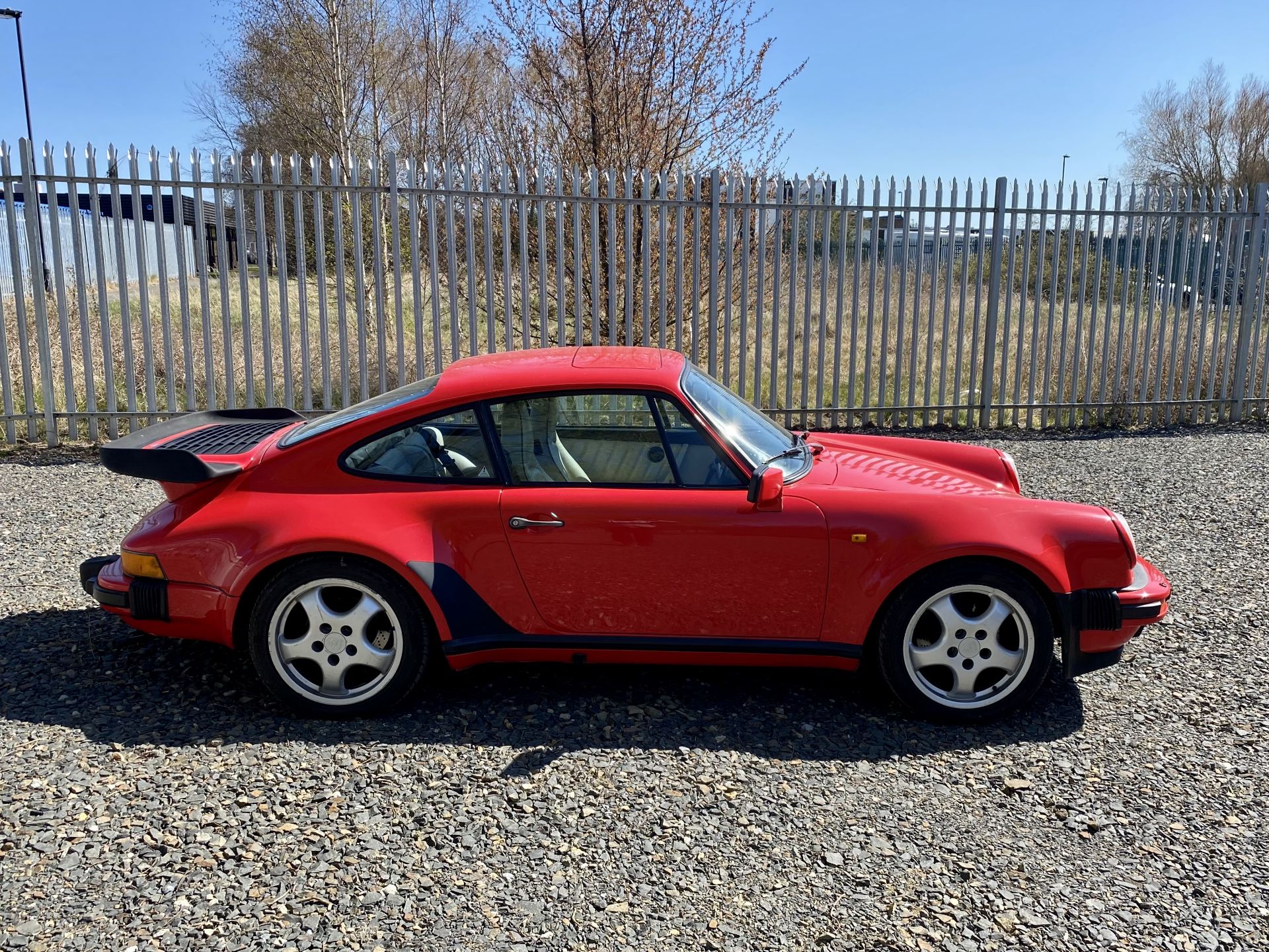 Porsche 911 SuperSport - Image 4 of 45