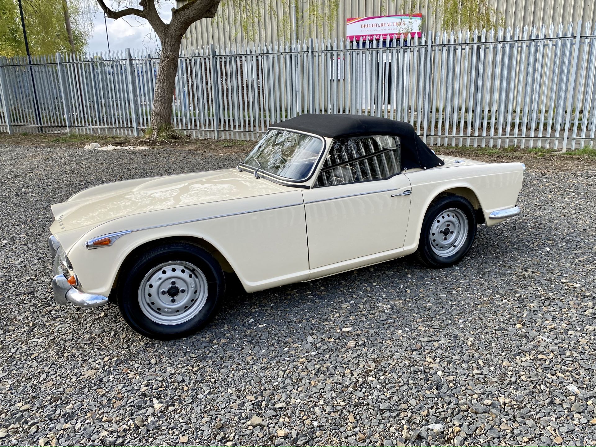 Triumph TR4A - Image 15 of 53