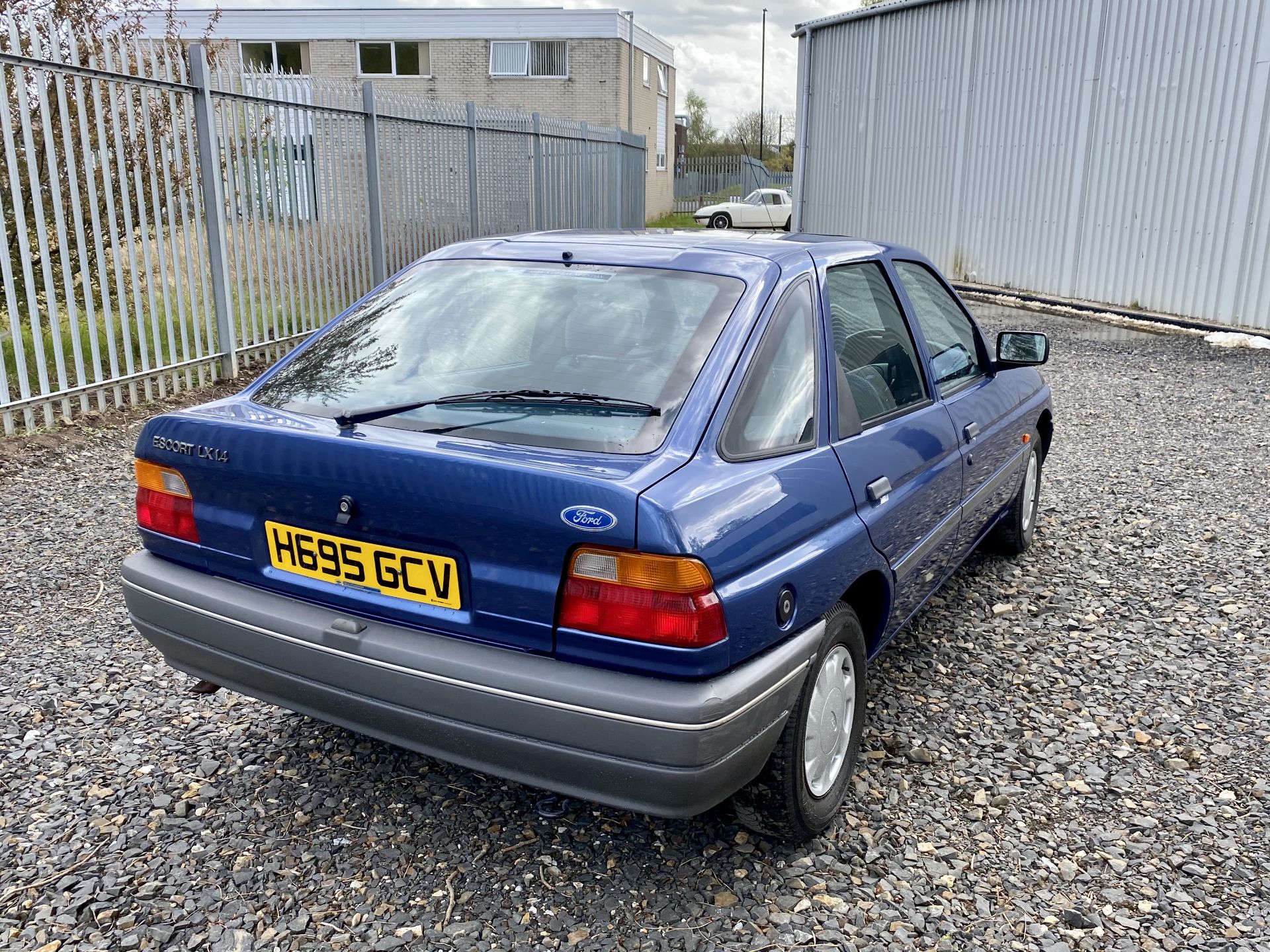 Ford Escort LX1.4 - Image 9 of 54