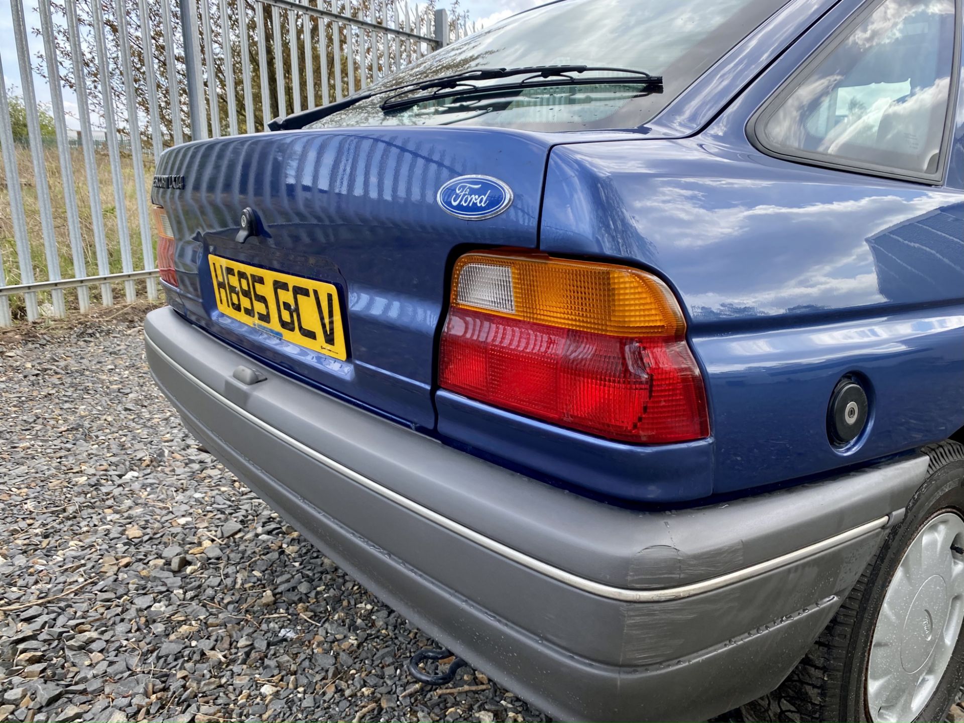 Ford Escort LX1.4 - Image 27 of 54