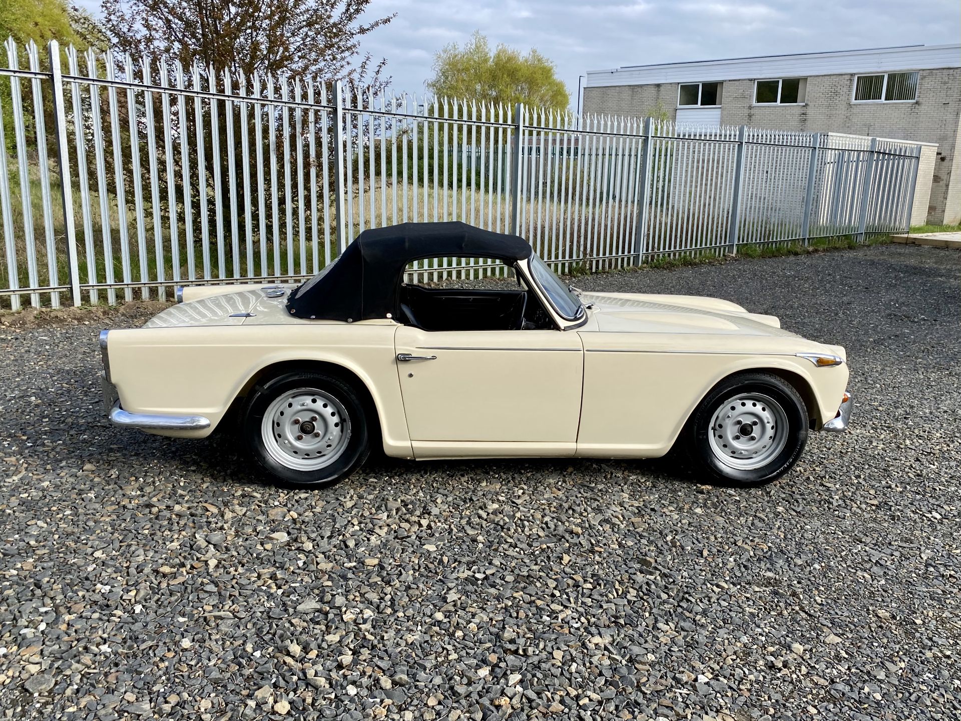 Triumph TR4A - Image 5 of 53