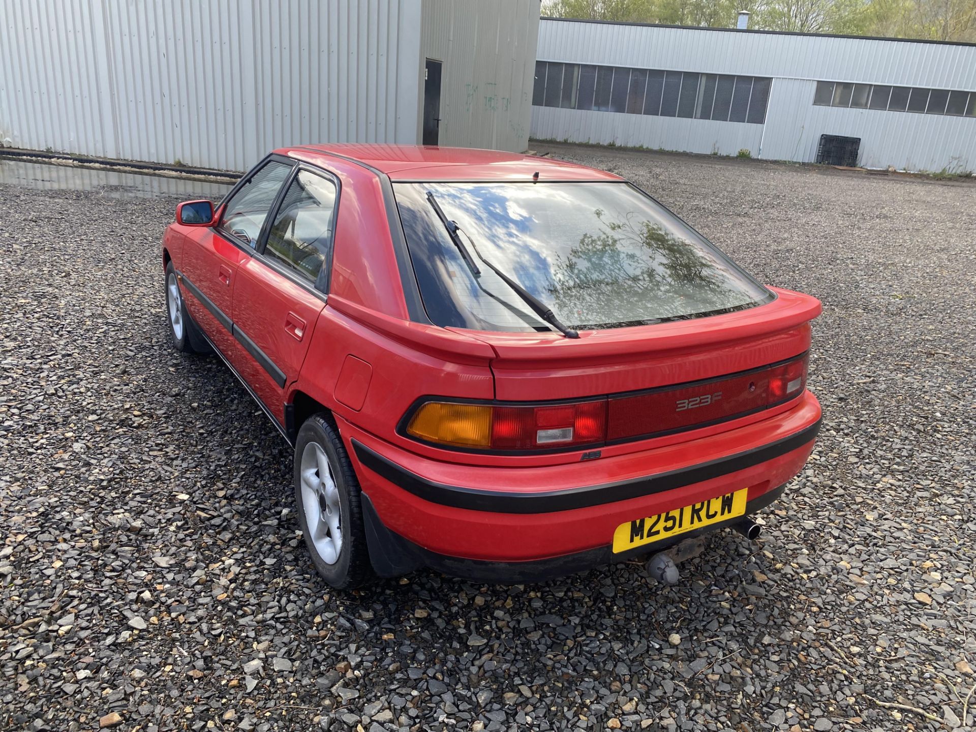 Mazda 323 - Image 11 of 38