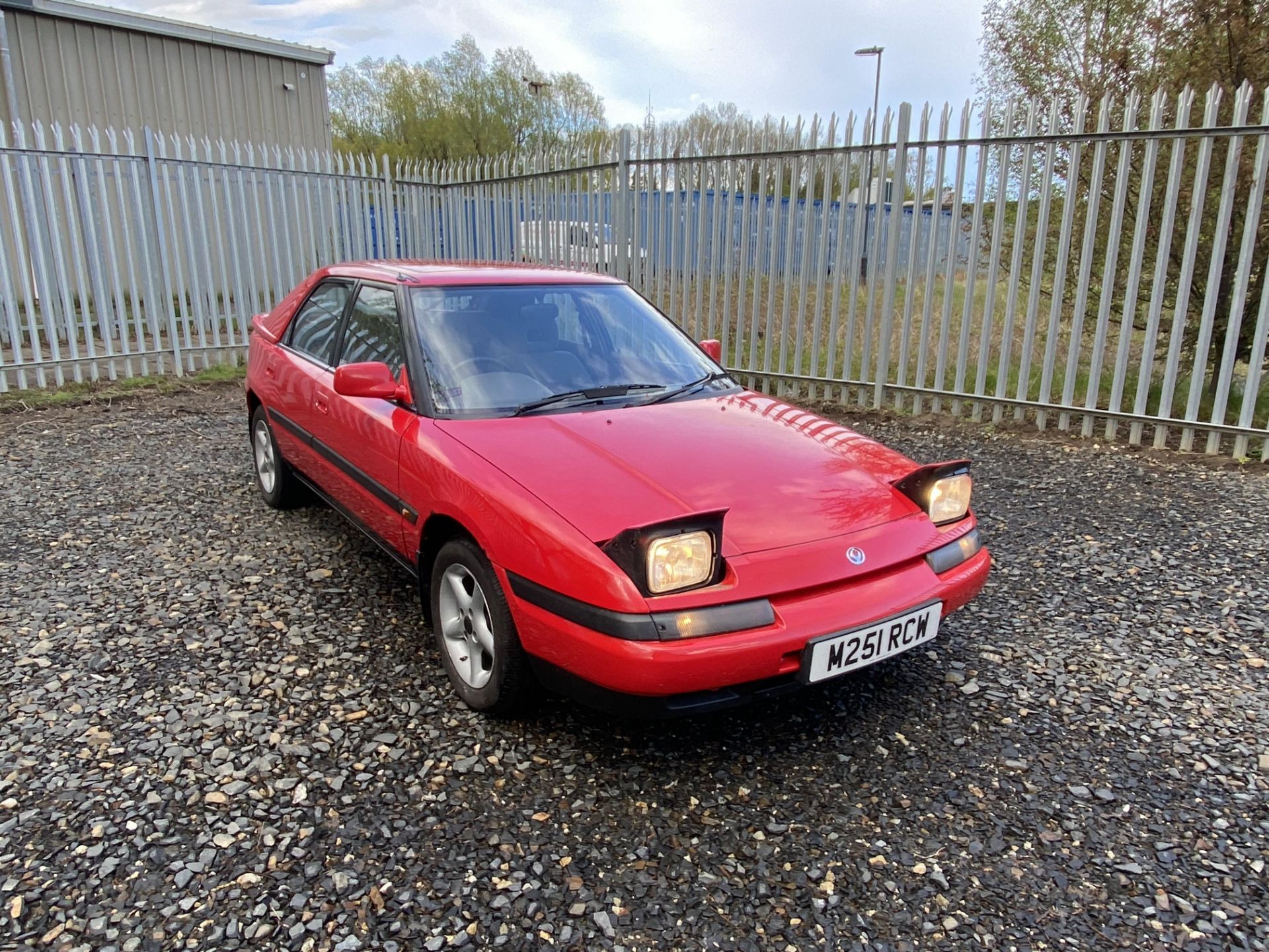 Mazda 323 - Image 31 of 38