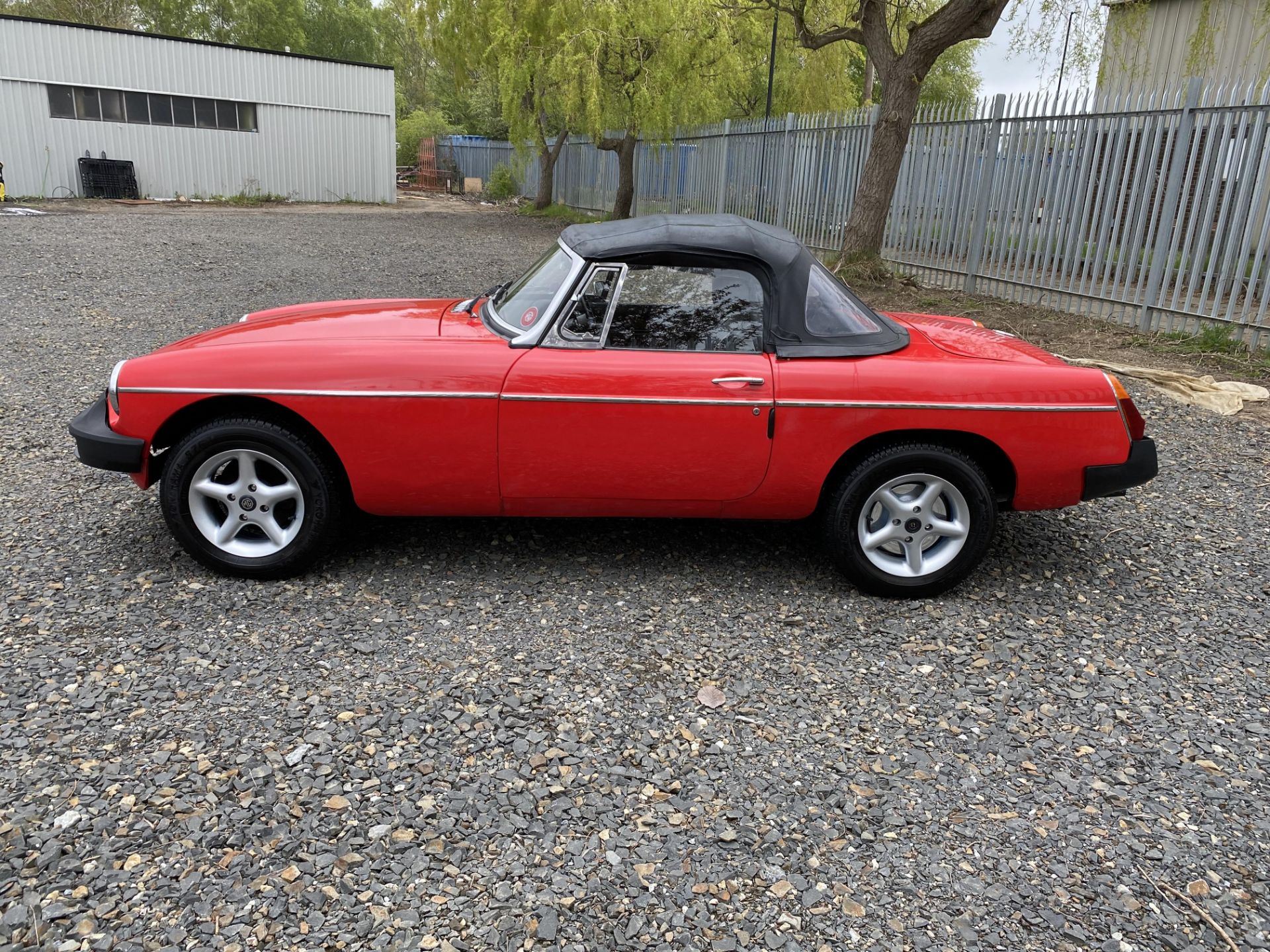 MGB Roadster - Image 11 of 41