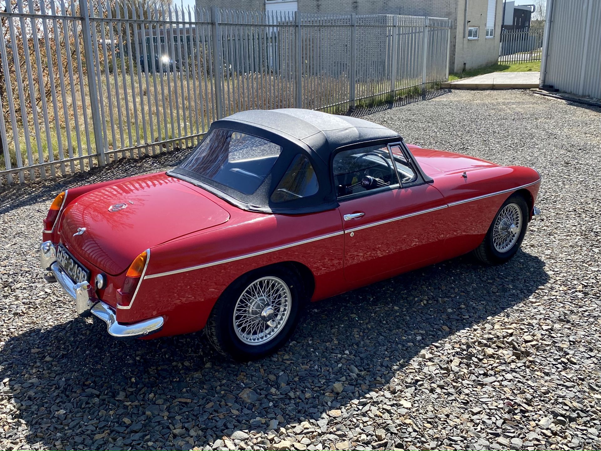 MGB Roadster - Image 4 of 60