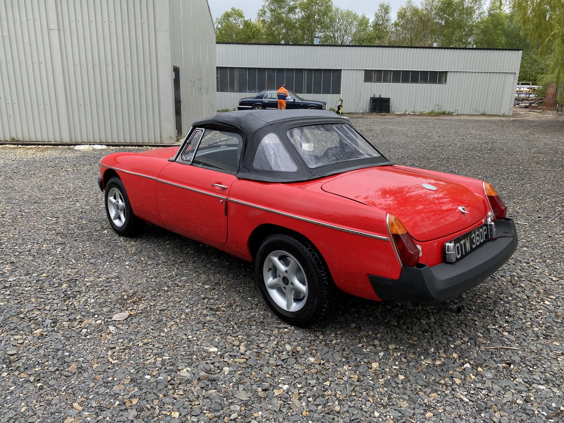 MGB Roadster - Image 9 of 41