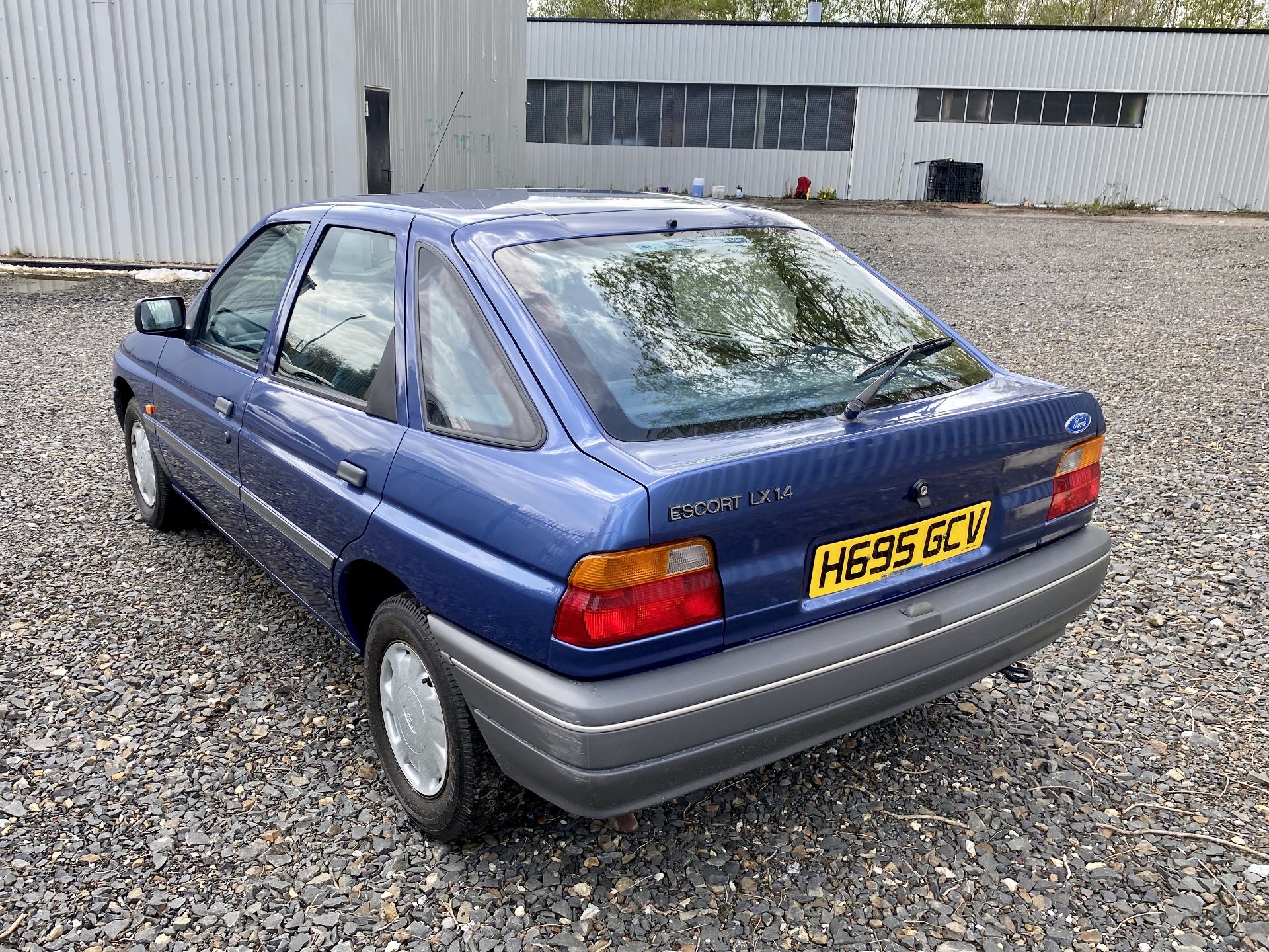 Ford Escort LX1.4 - Image 13 of 54
