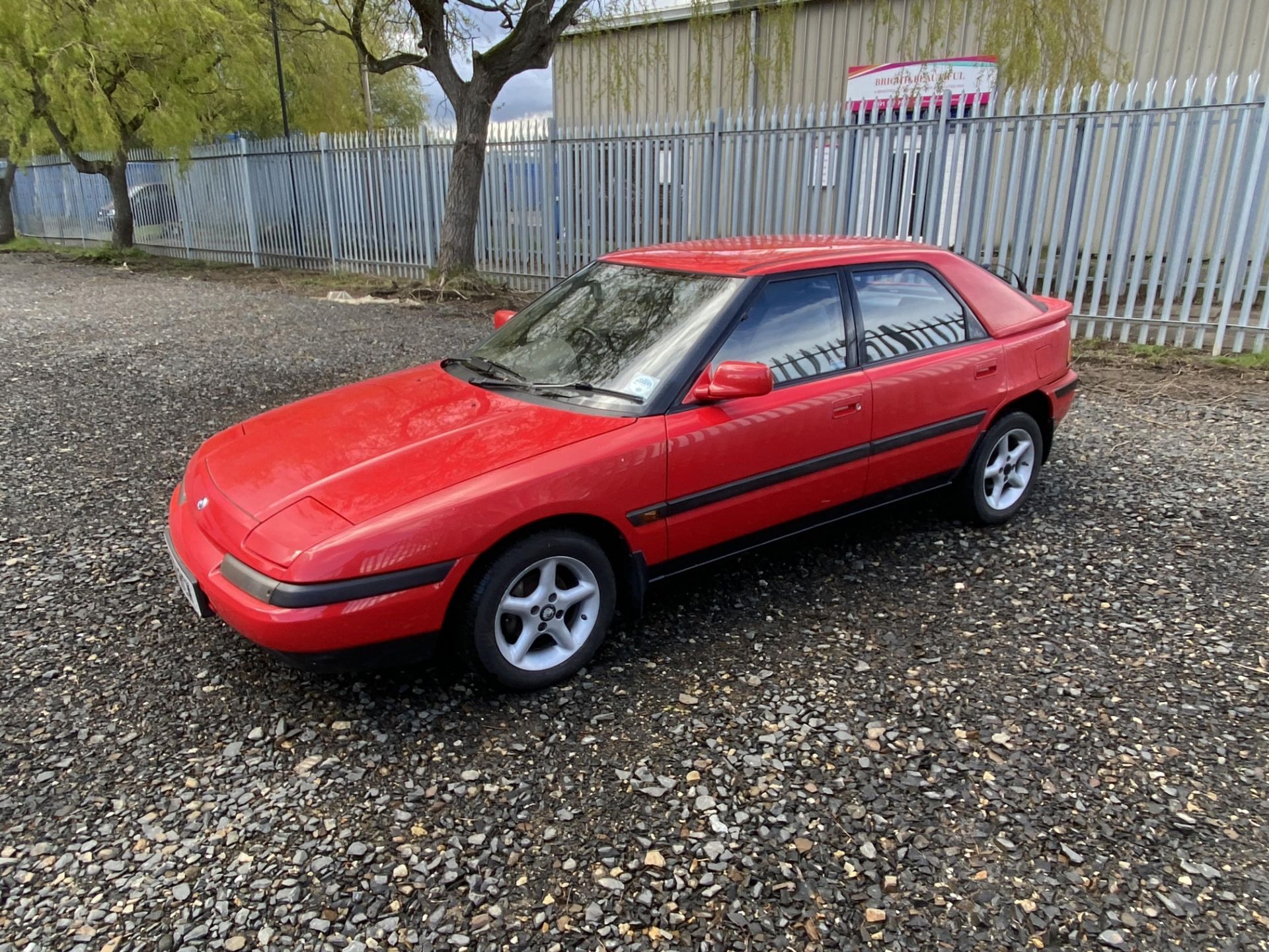 Mazda 323 - Image 15 of 38