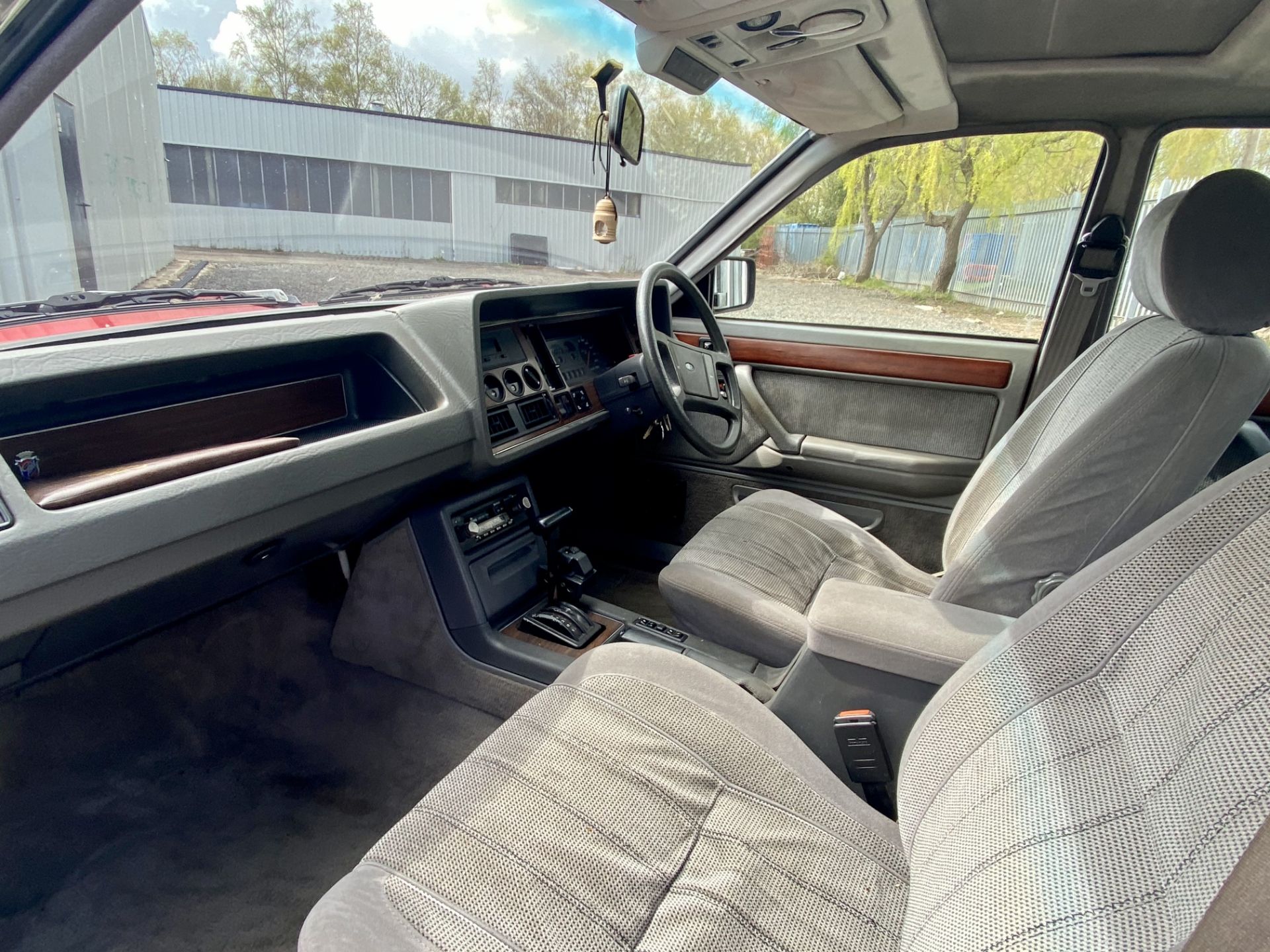 Ford Granada Ghia 3.0 - Image 12 of 51
