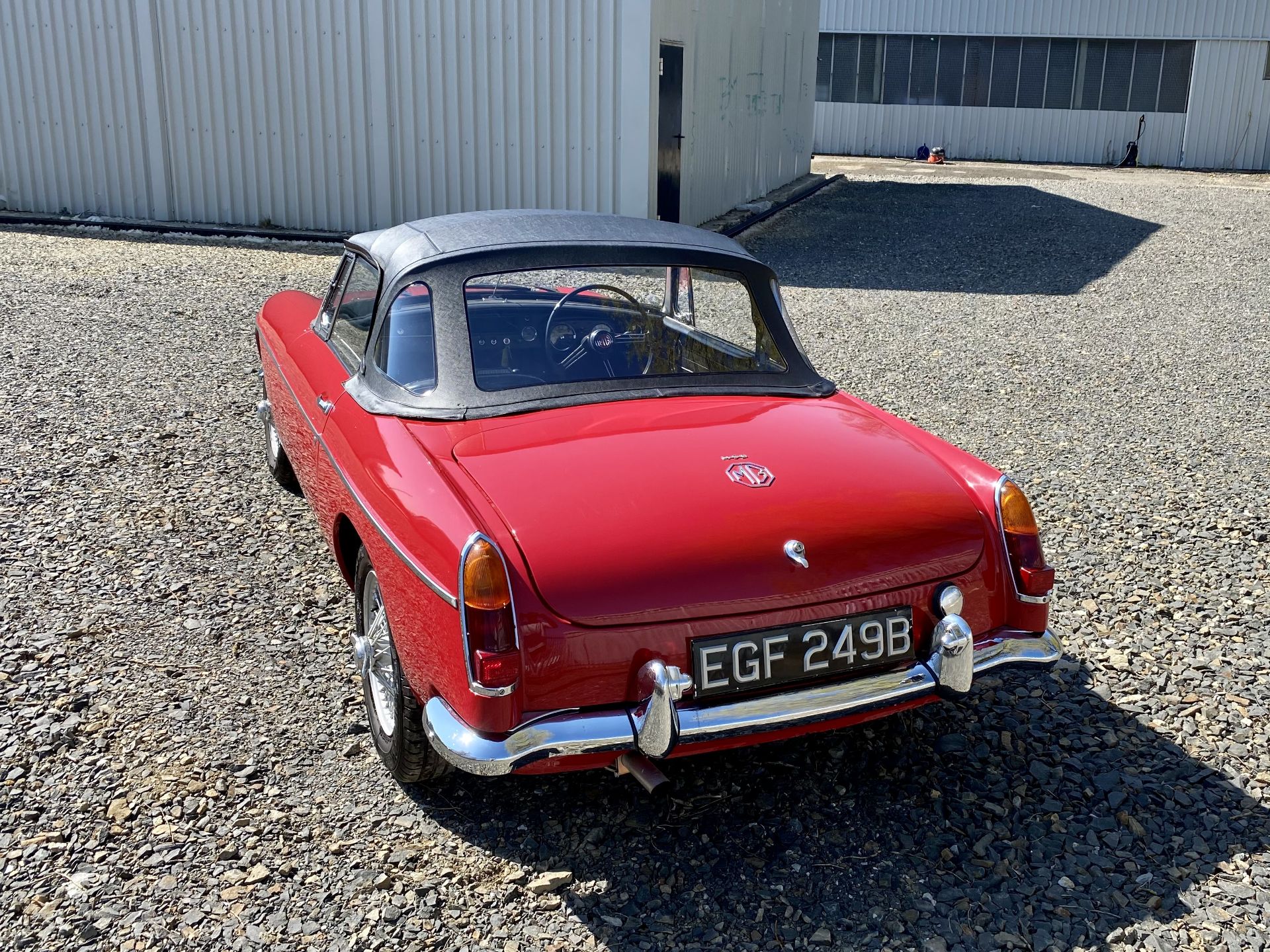 MGB Roadster - Image 7 of 60