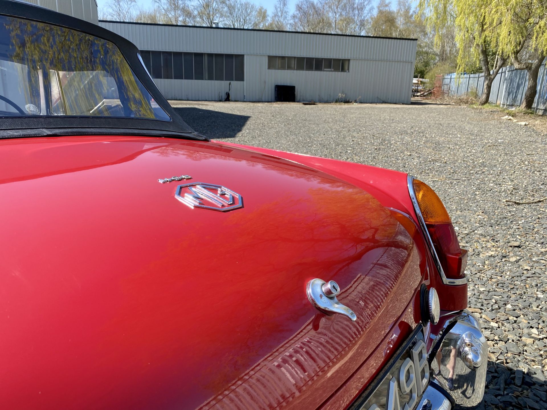 MGB Roadster - Image 30 of 60