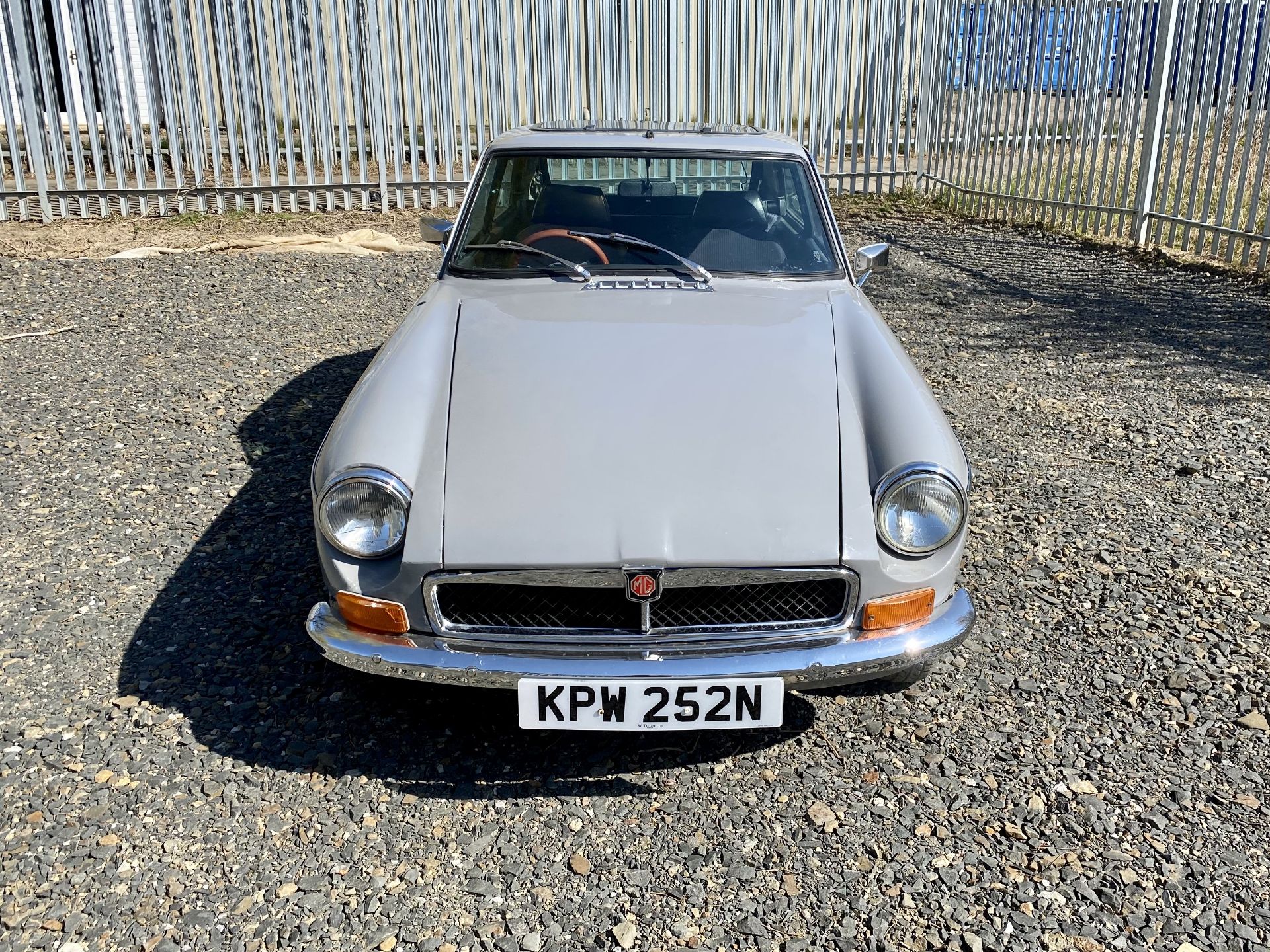 MGB GT - Image 15 of 47