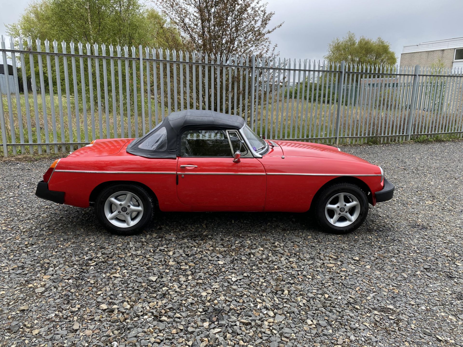 MGB Roadster - Image 4 of 41