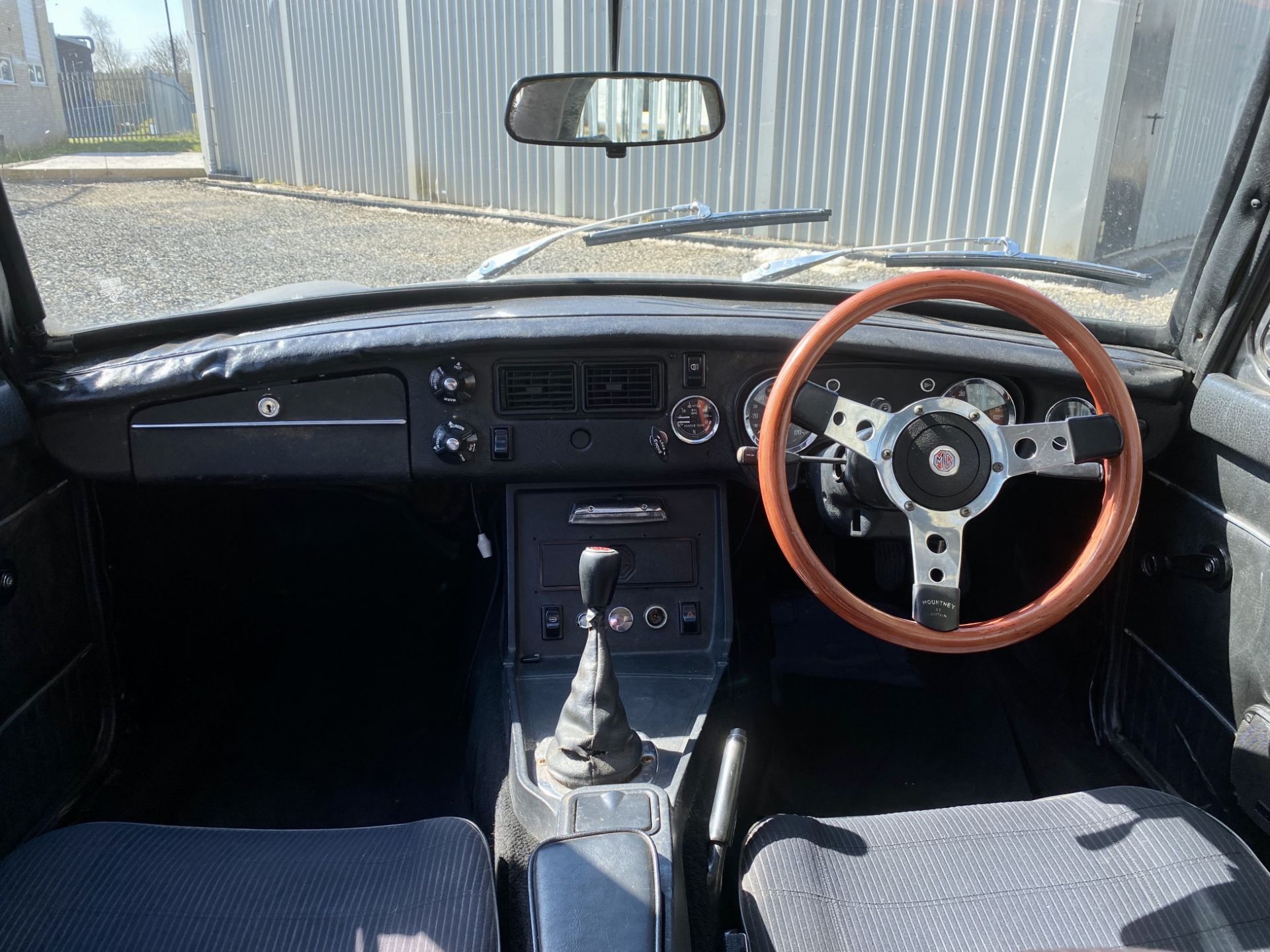 MGB GT - Image 35 of 47