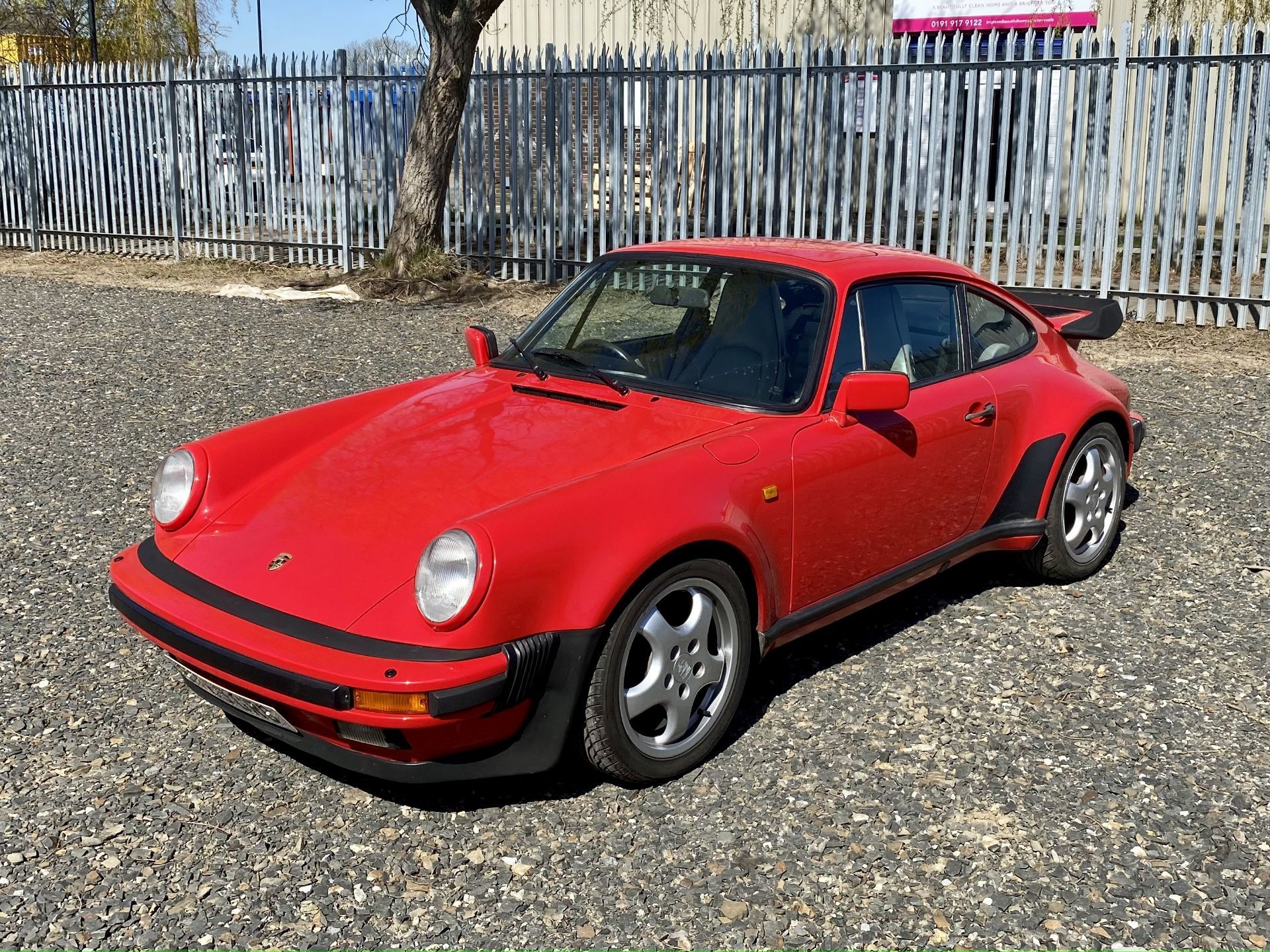 Porsche 911 SuperSport - Image 14 of 45